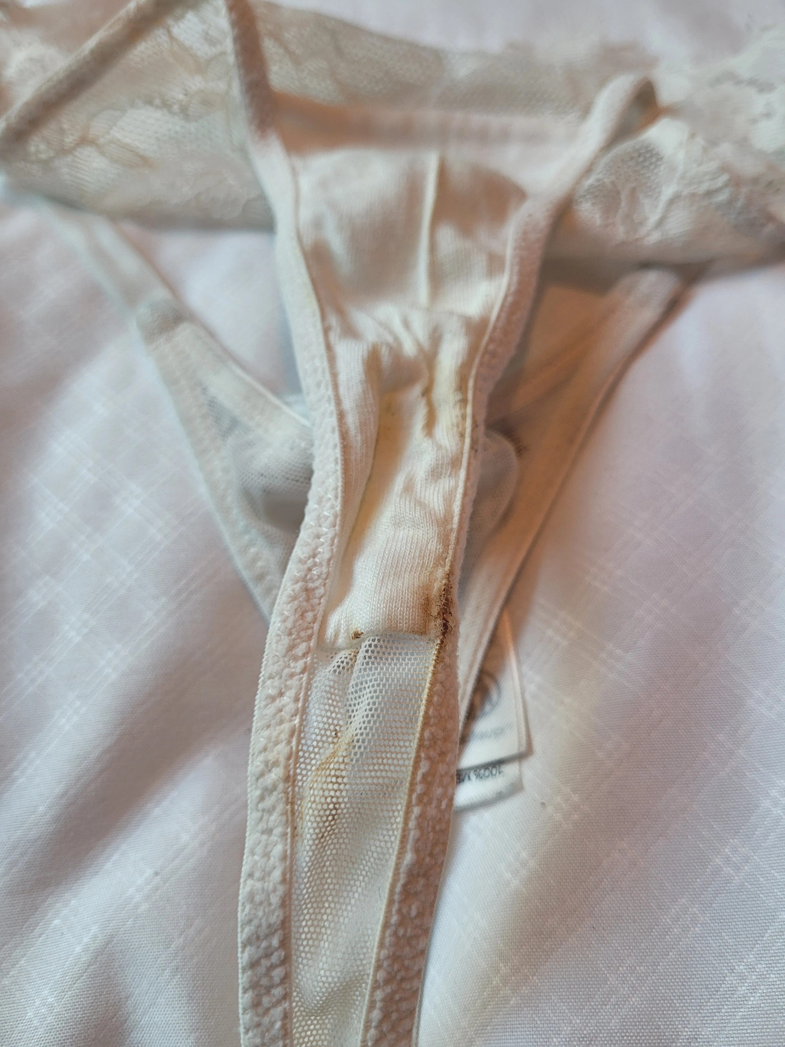 Photo de Culotte string sale du 17 mars