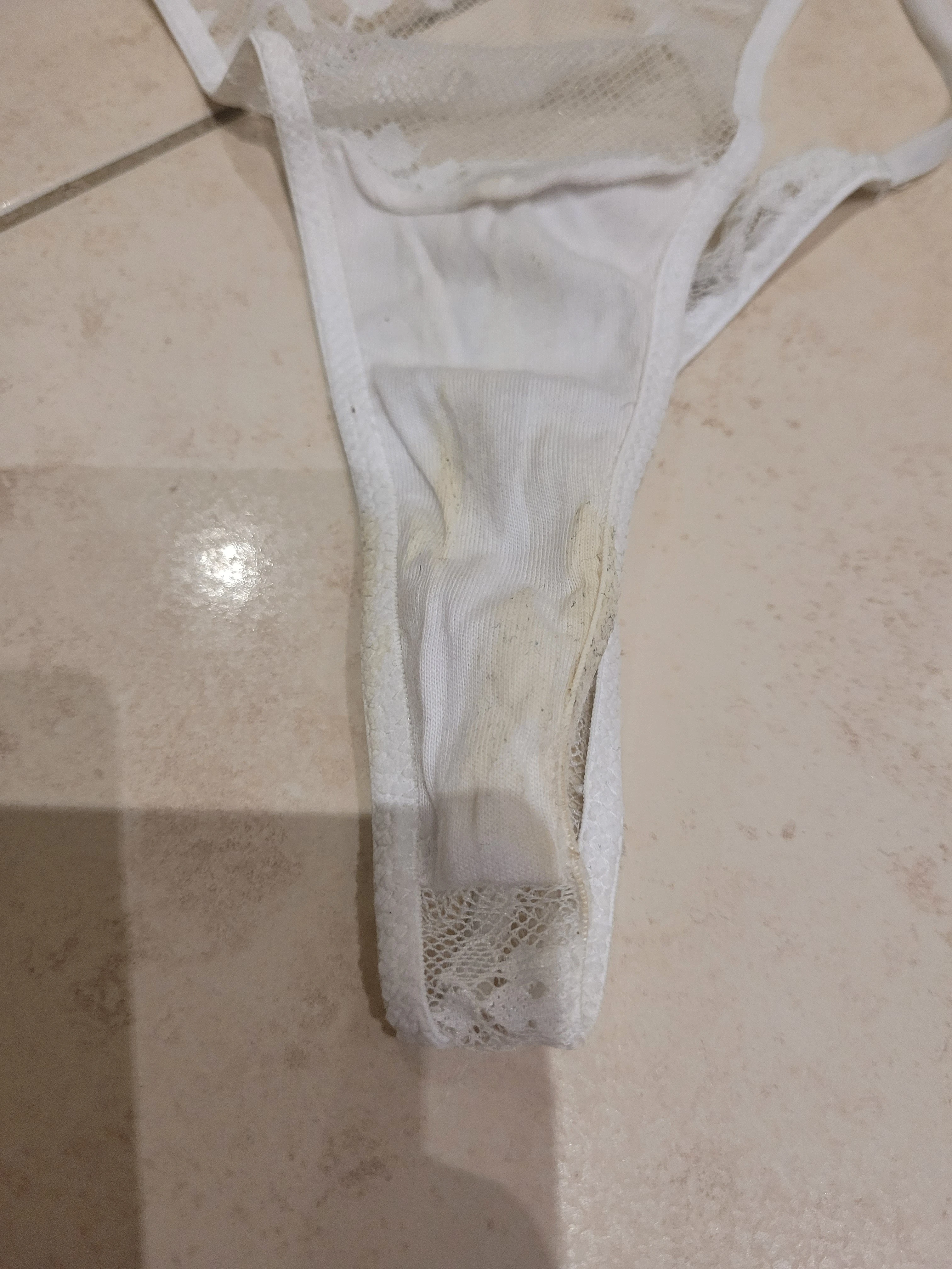 Photo de Culotte string sale du 10 mars