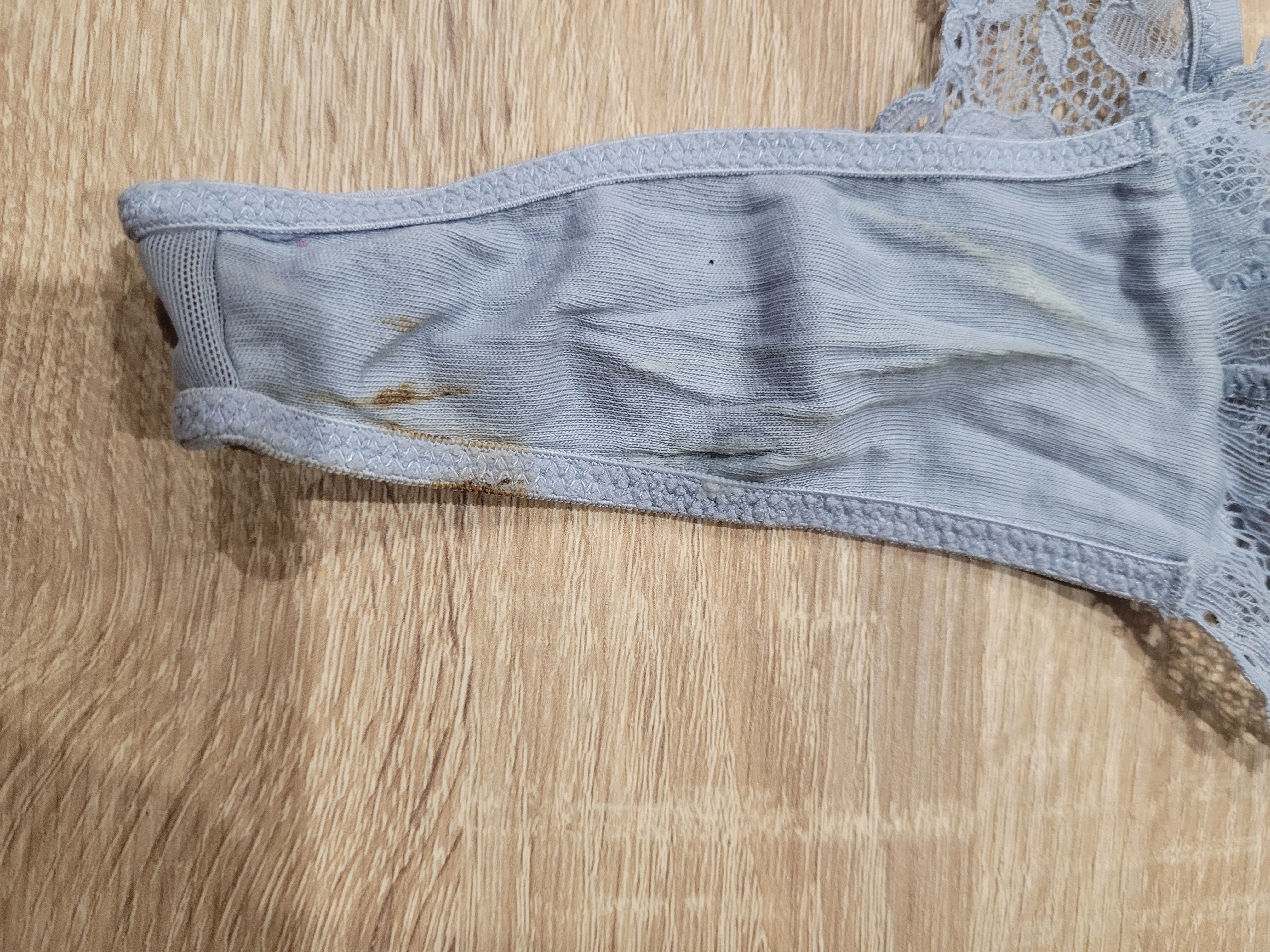 Photo de Culotte string sale du 9 mars