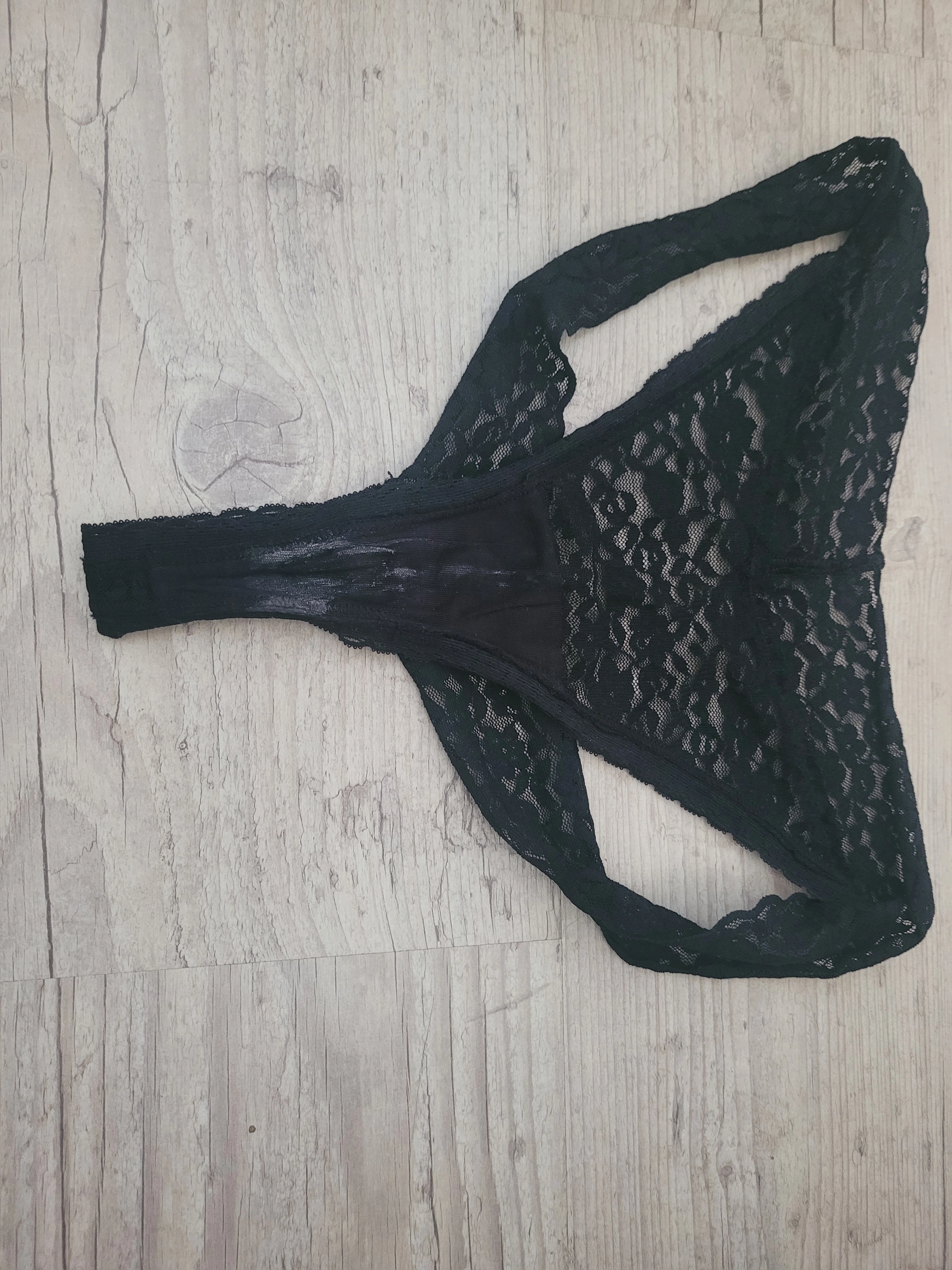 Photo de Culotte tanga sale et sexuelle du 7 mars