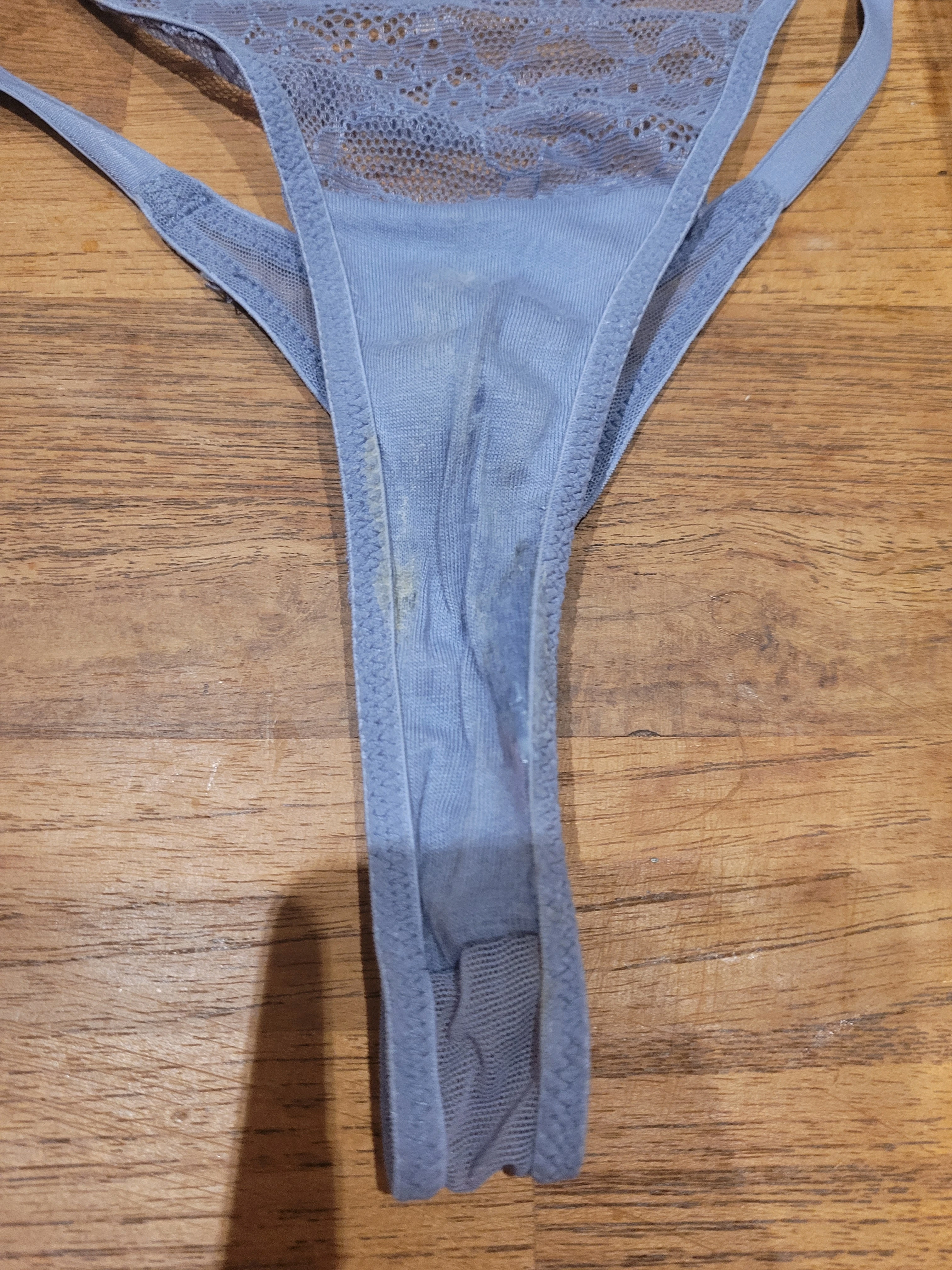 Photo de Culotte string sale du 26 février