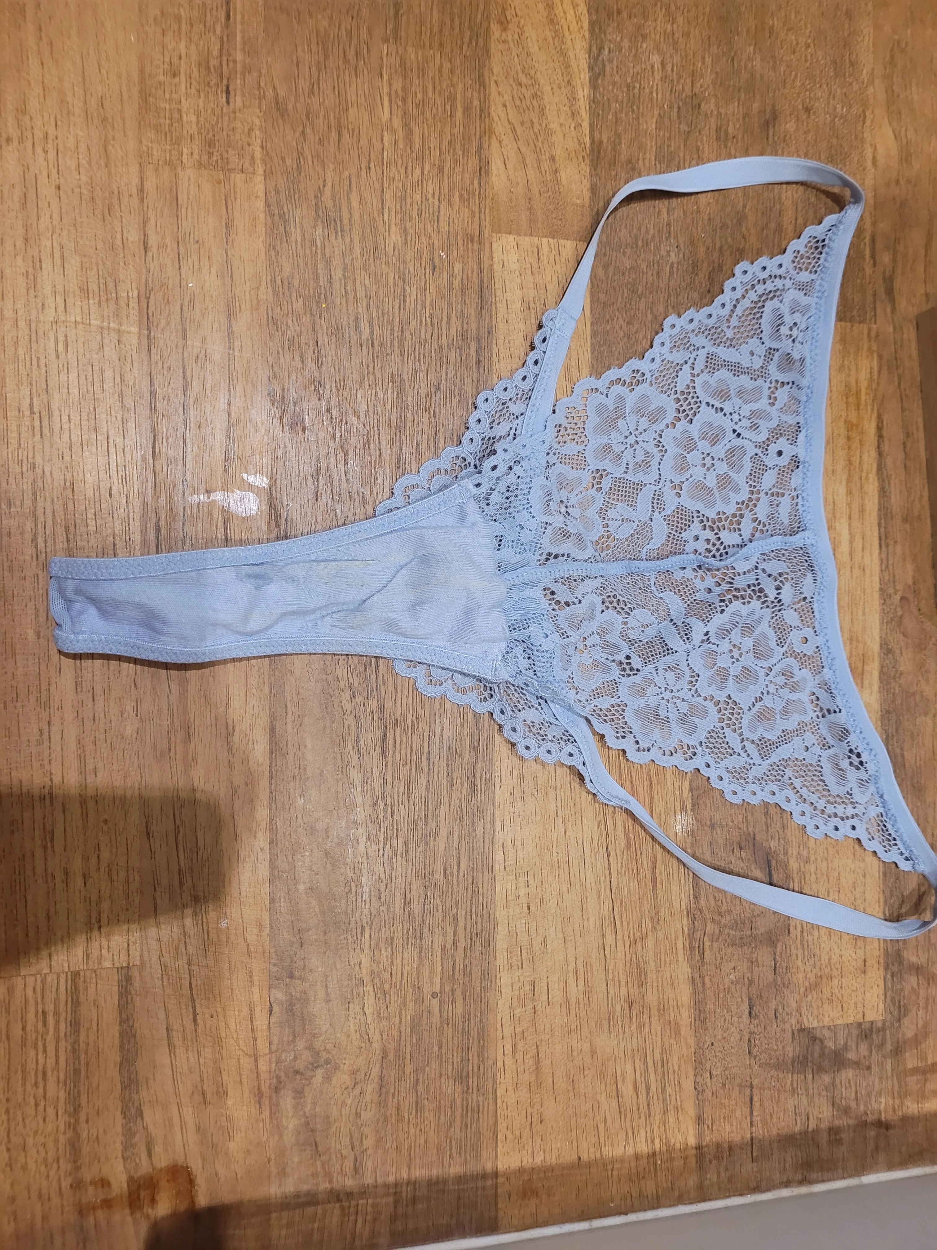 Photo de Culotte string sale et transpirante du 12 février...