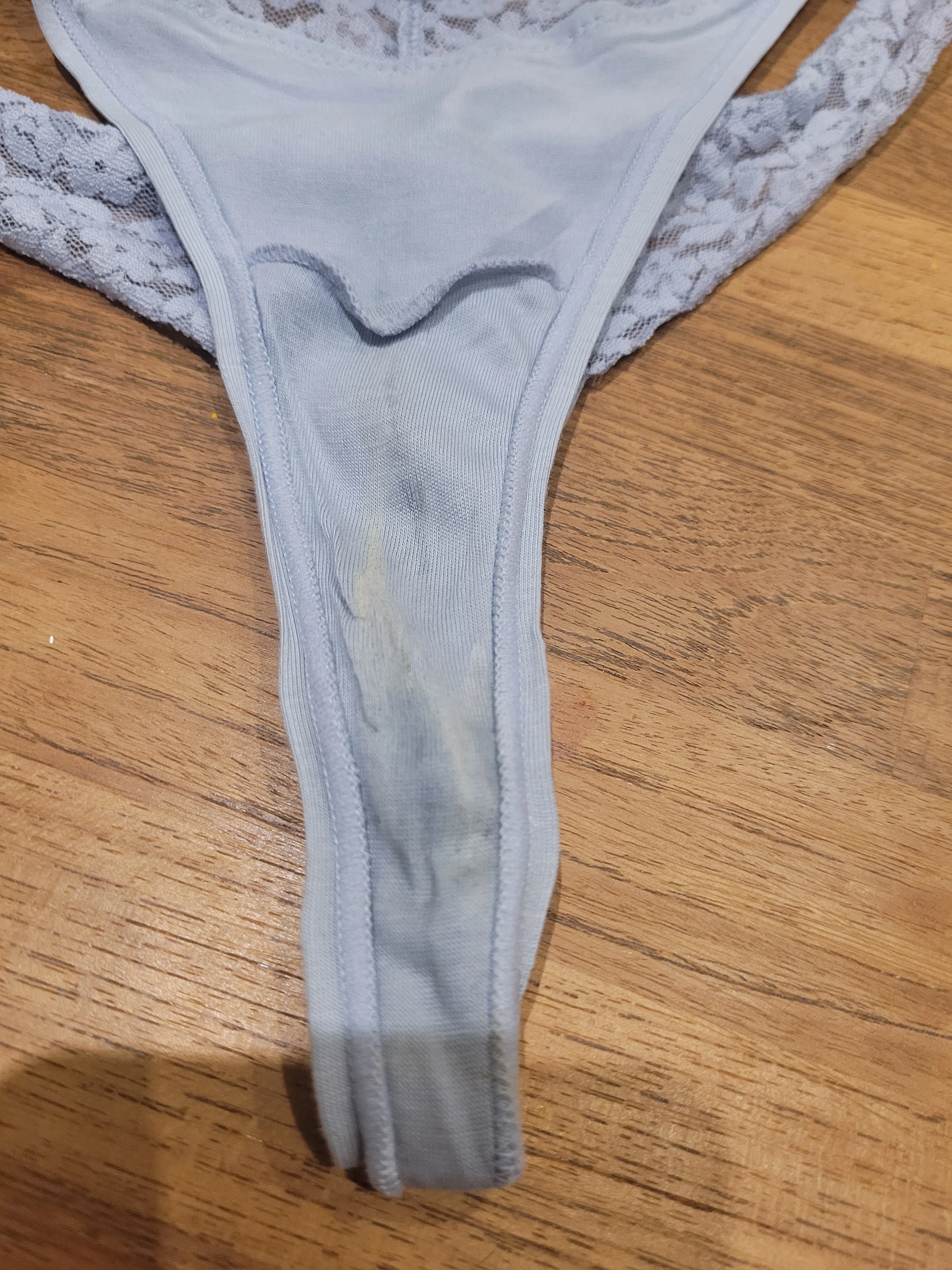 Photo de Culotte tanga sale du 3 février