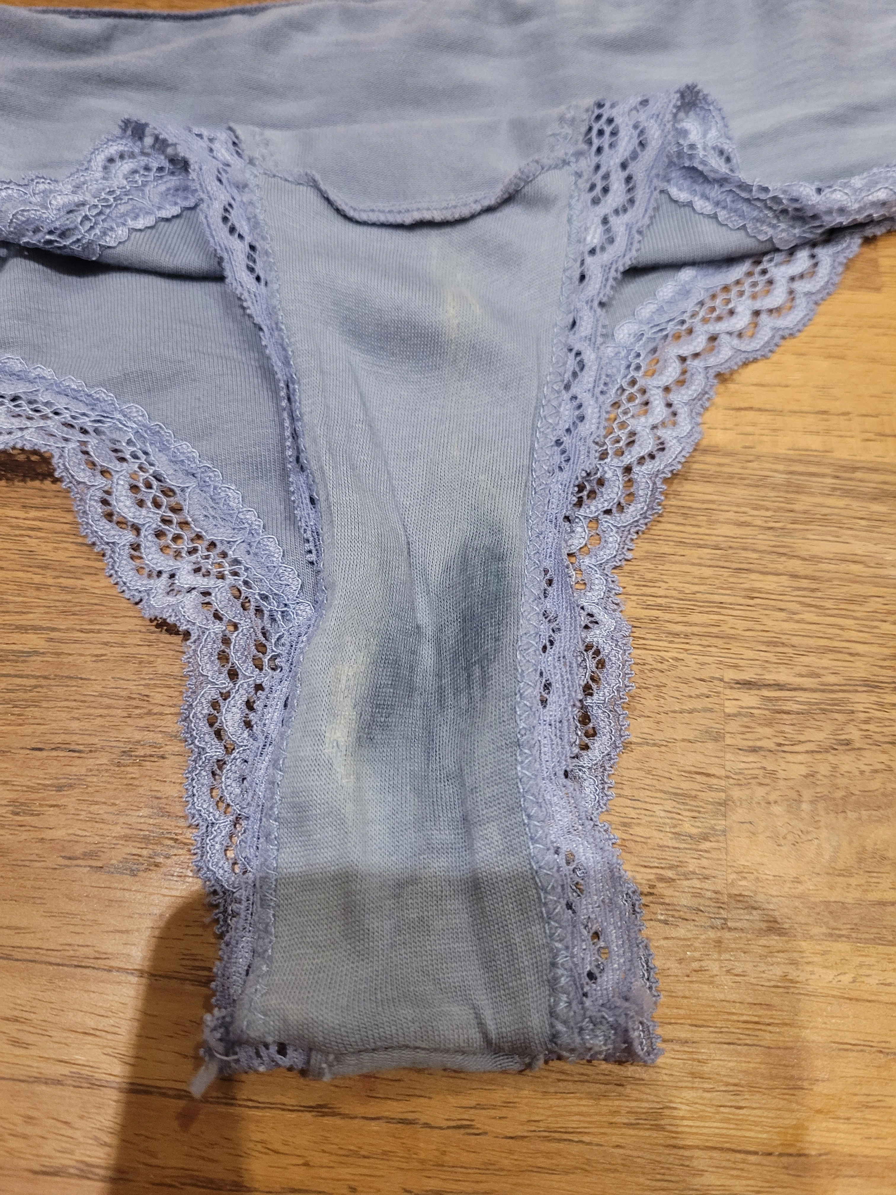 Photo de Culotte sale soirée étudiante et échangiste !