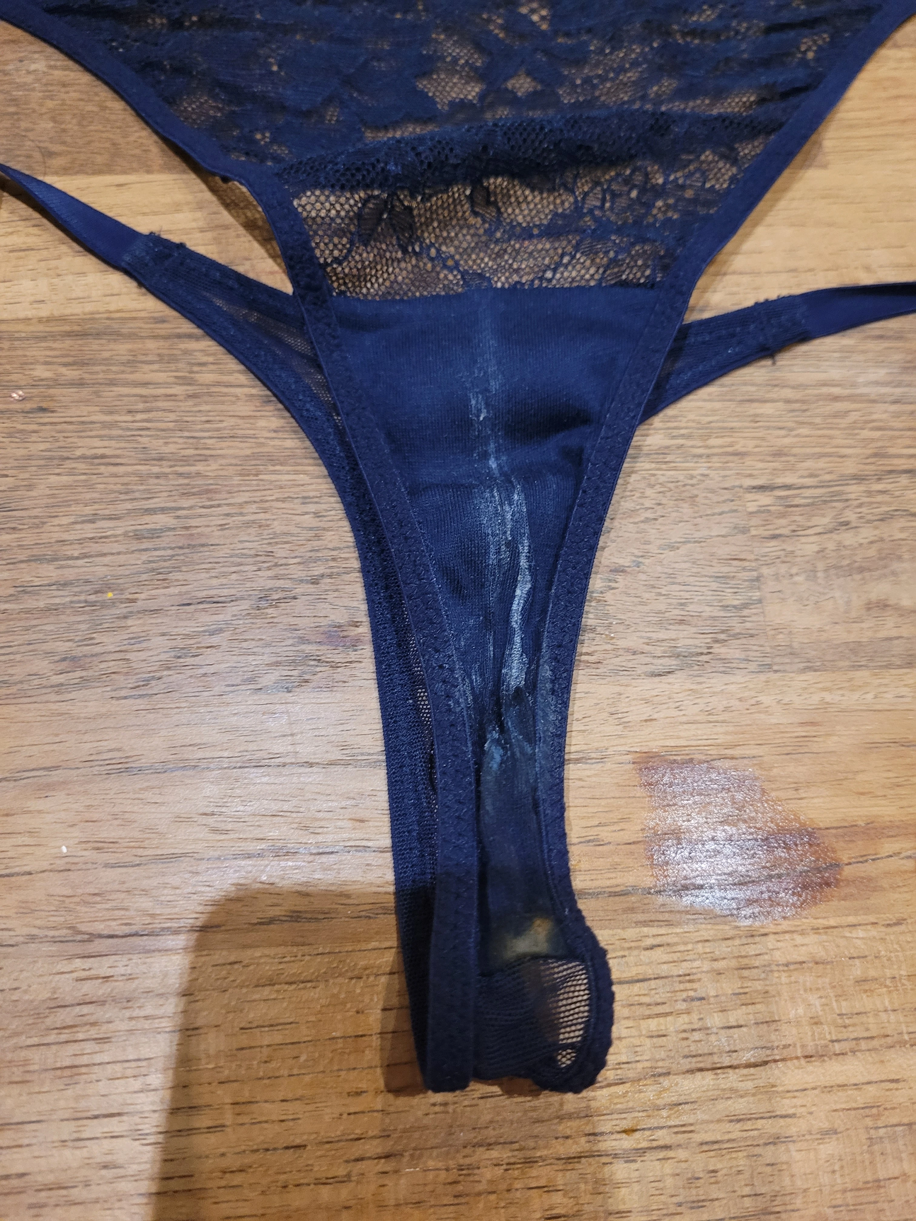 Photo de Culotte string sale odorant du 22 janvier