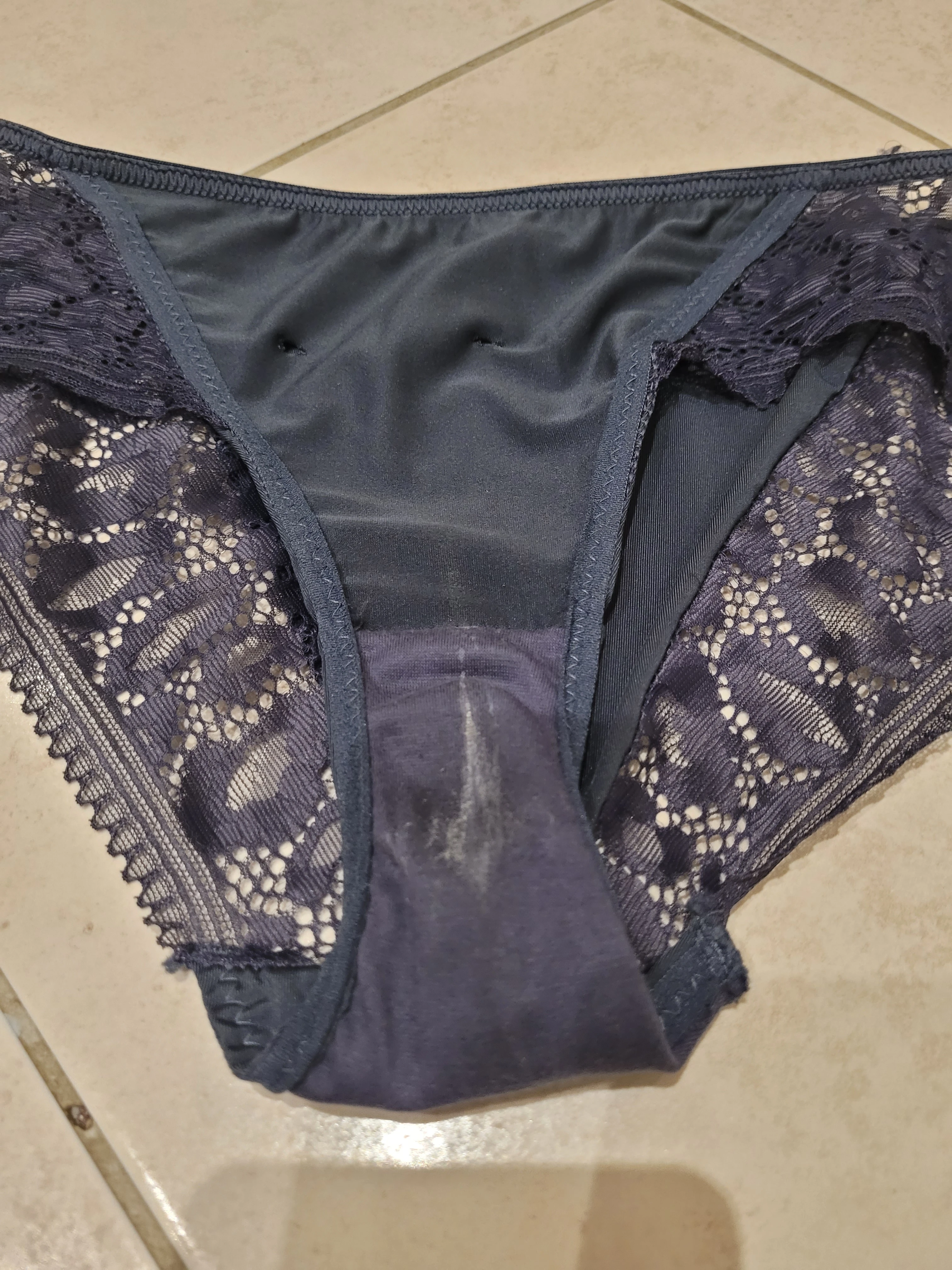 Photo de Culotte sale en soirée étudiante ! 16 janvier
