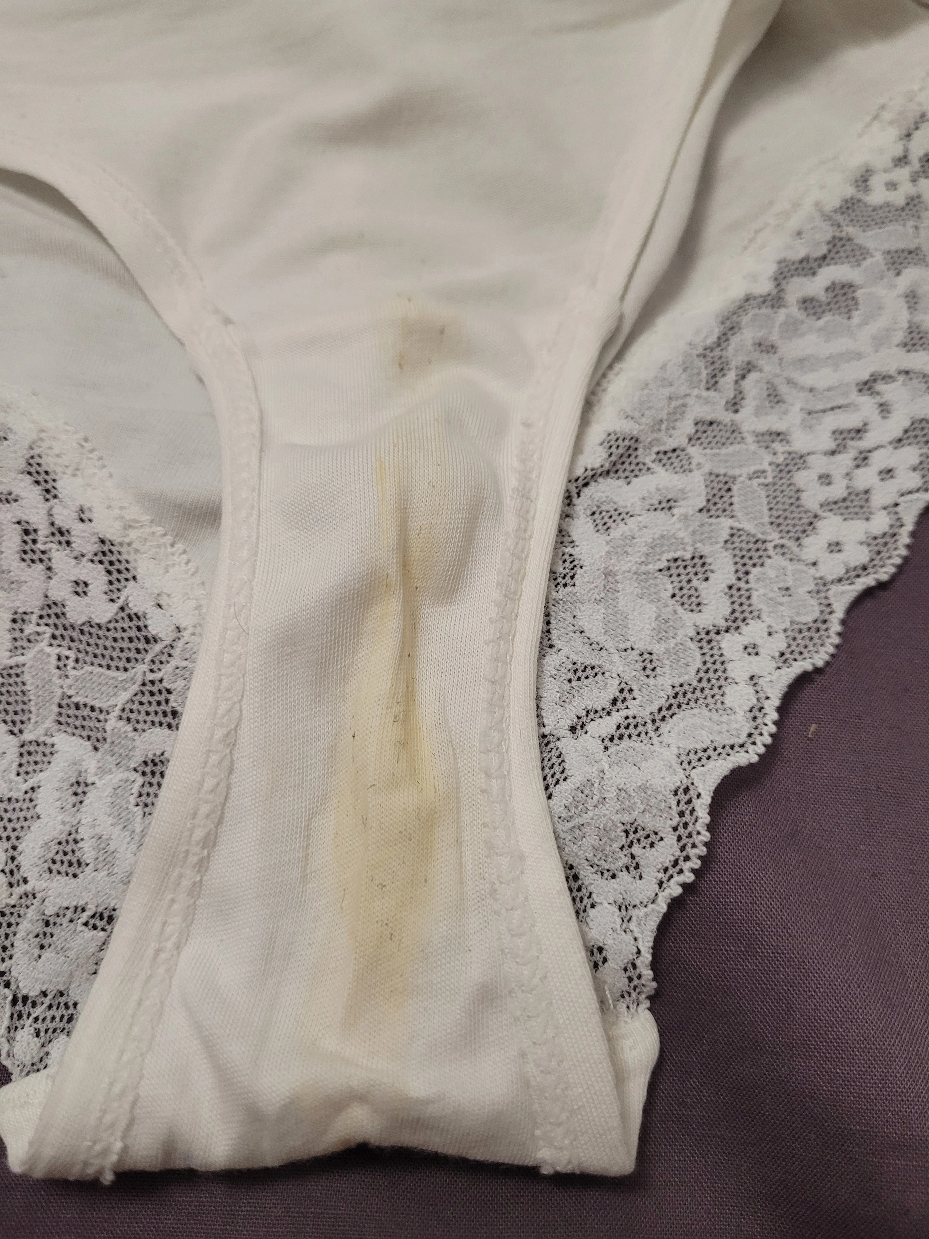Photo de Culotte sale et ur1n€ – 2 janvier