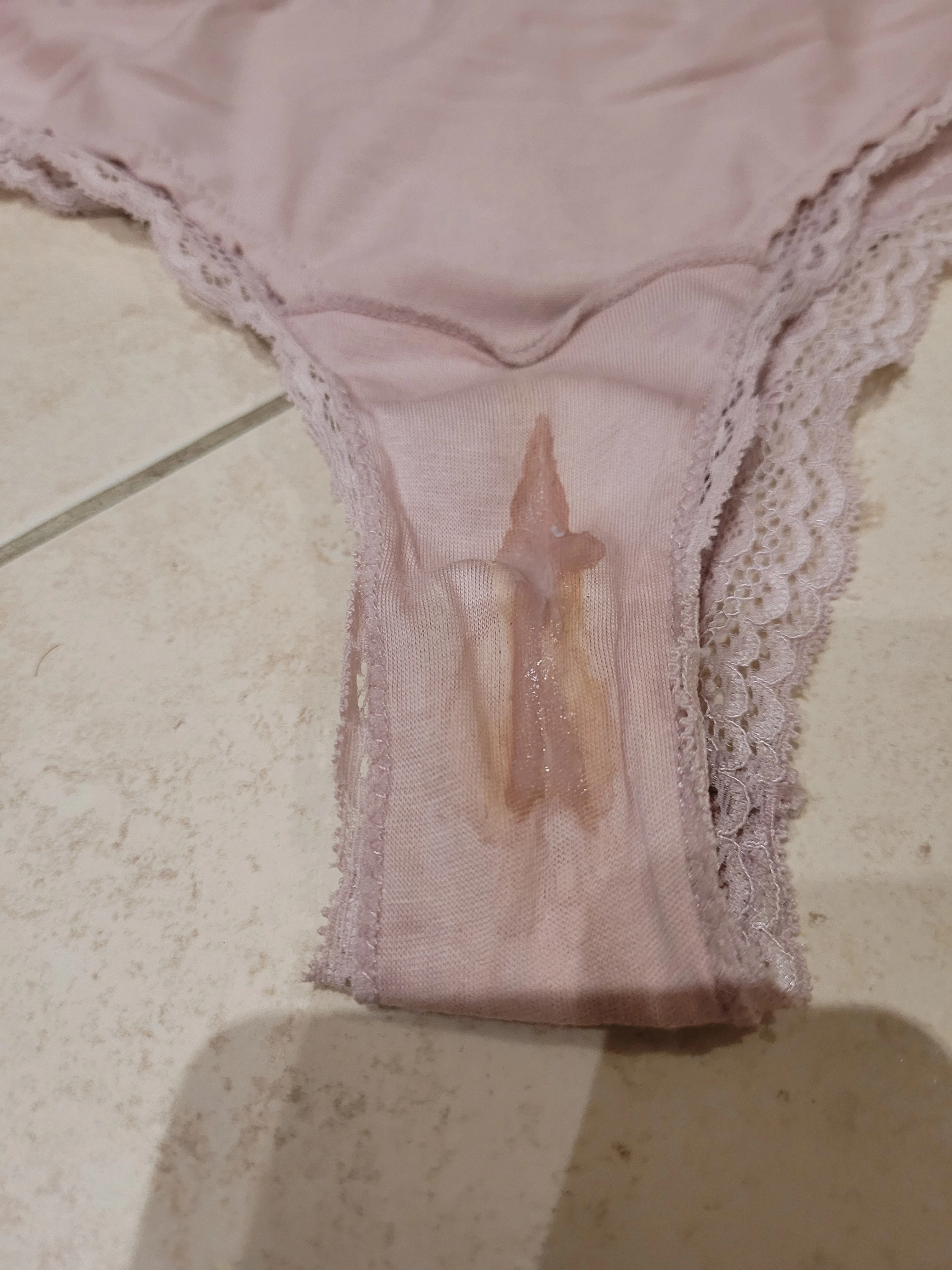 Photo de Culotte sale, transpirante ET coquine du jour !...