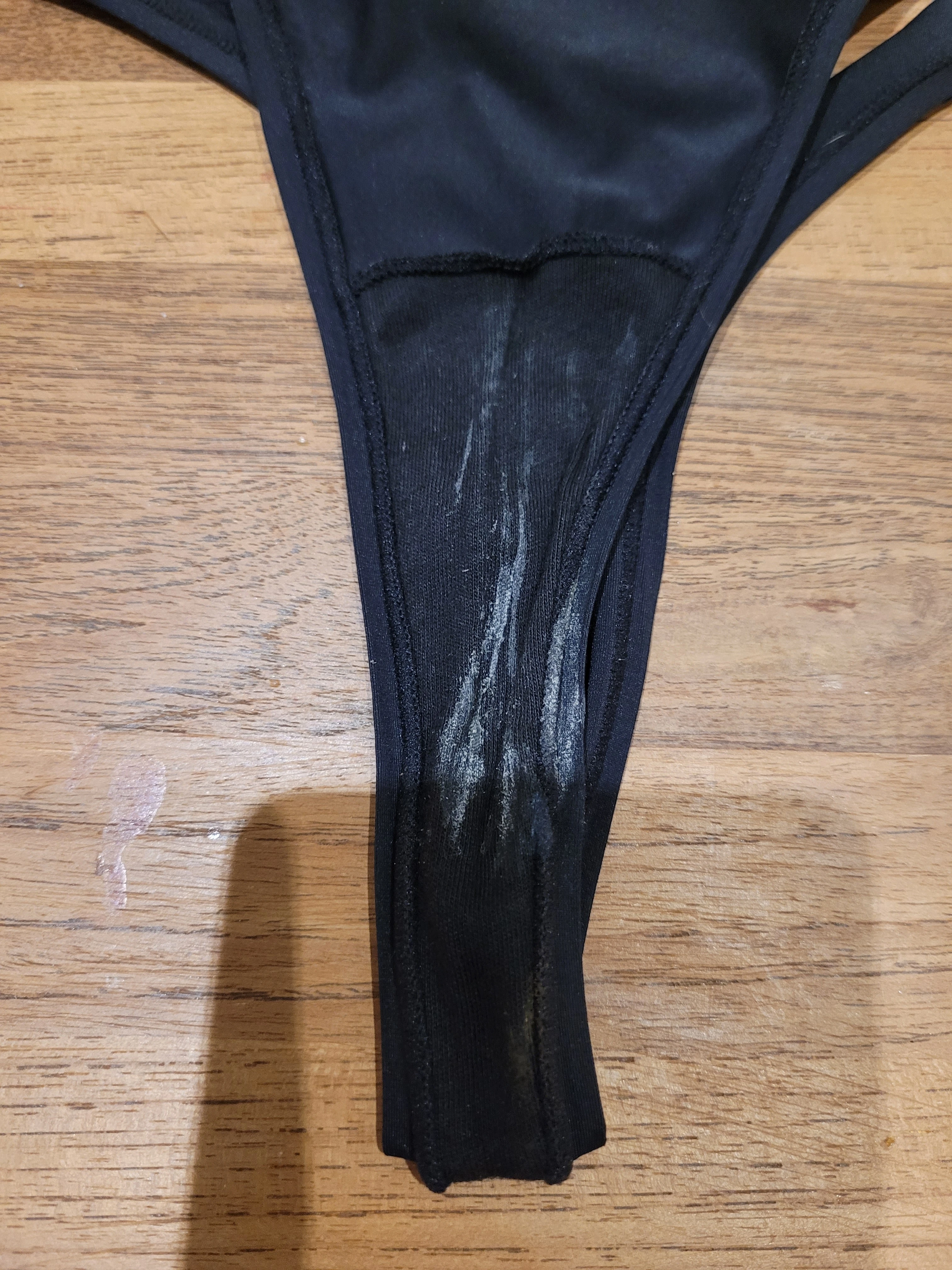 Photo de Culotte tanga sale et gourmande du 9 décembre