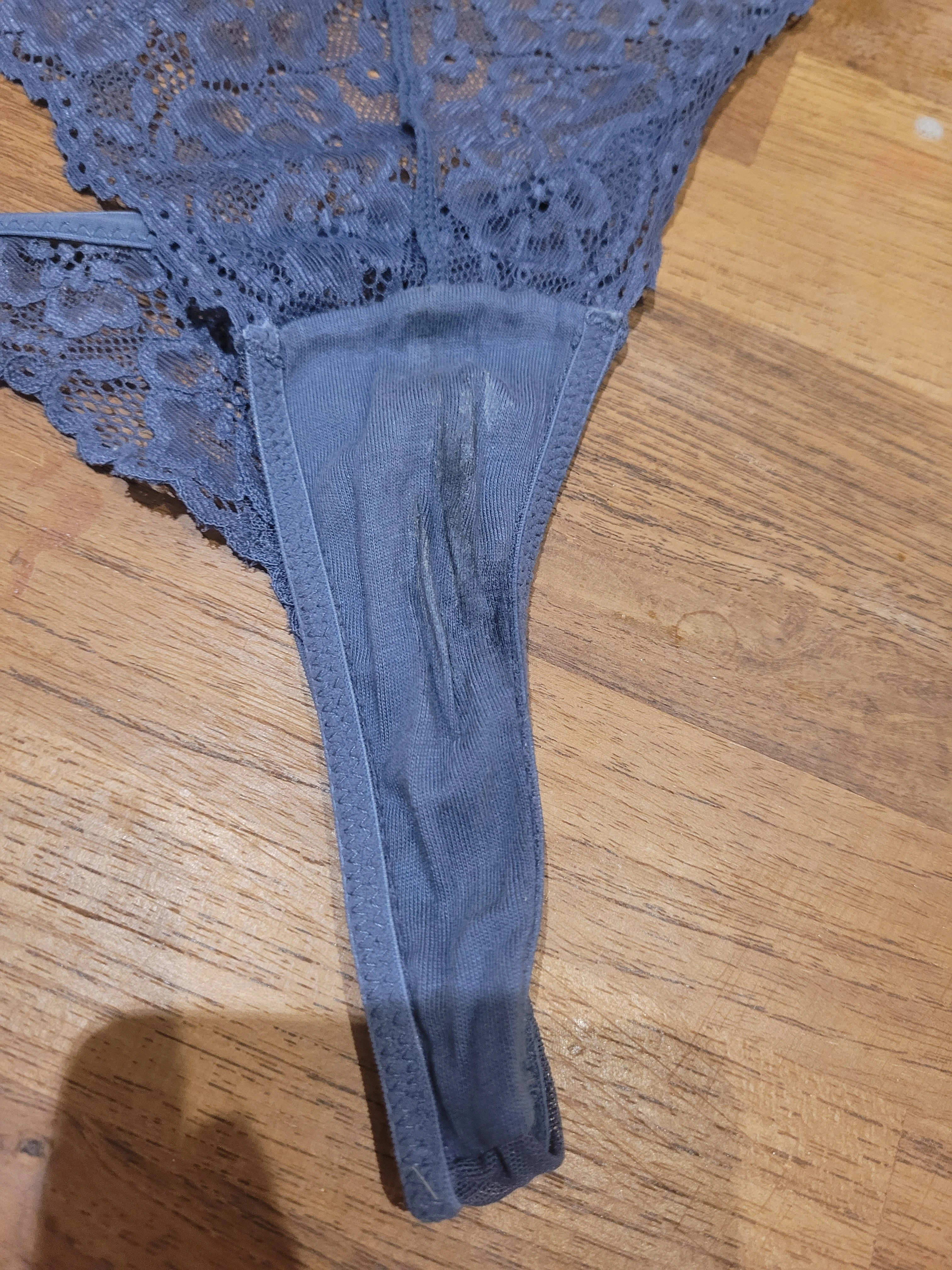Photo de Culotte string sale du 4 décembre
