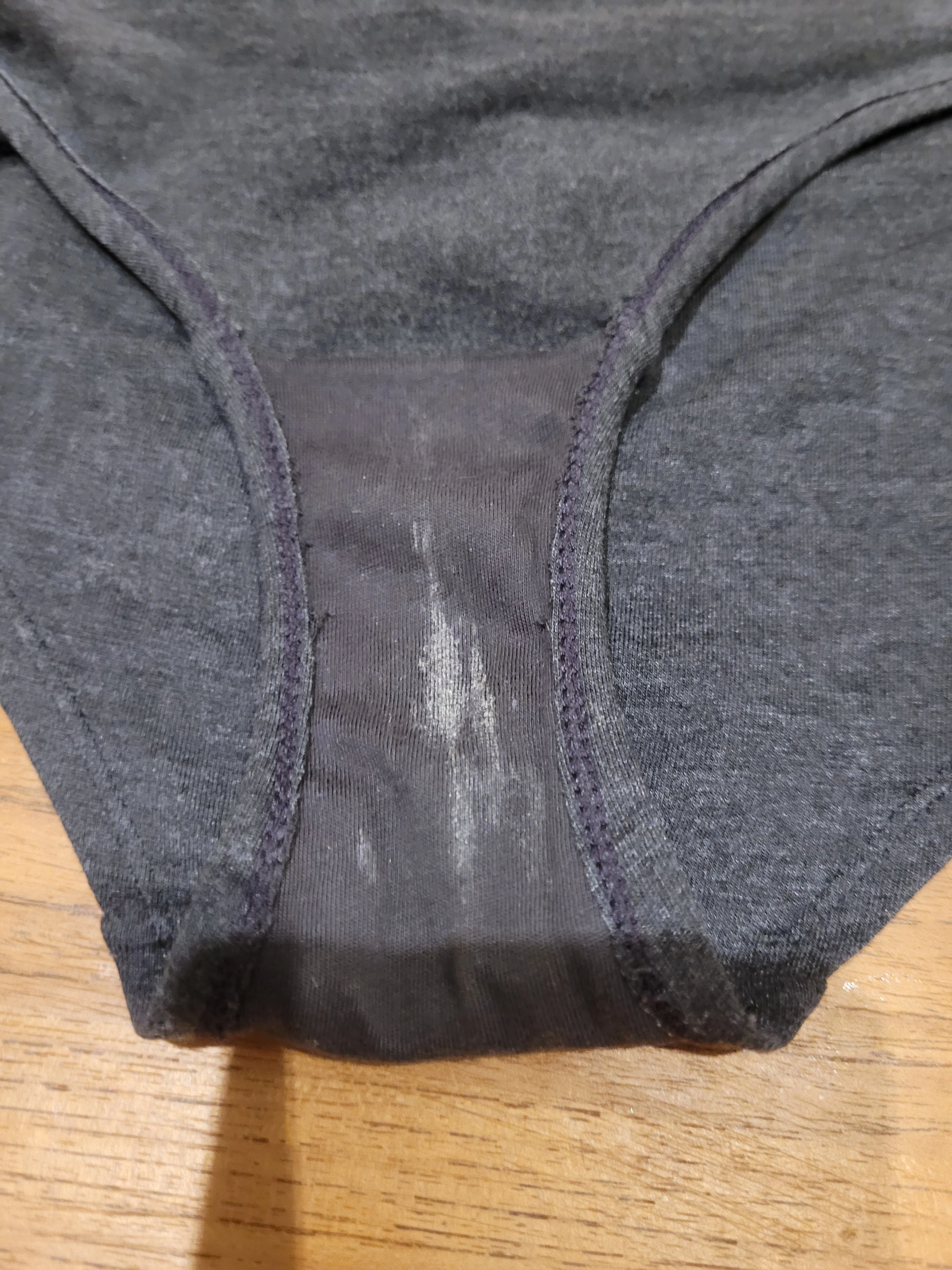 Photo de Culotte sale en soirée étudiante ! 28 novembre