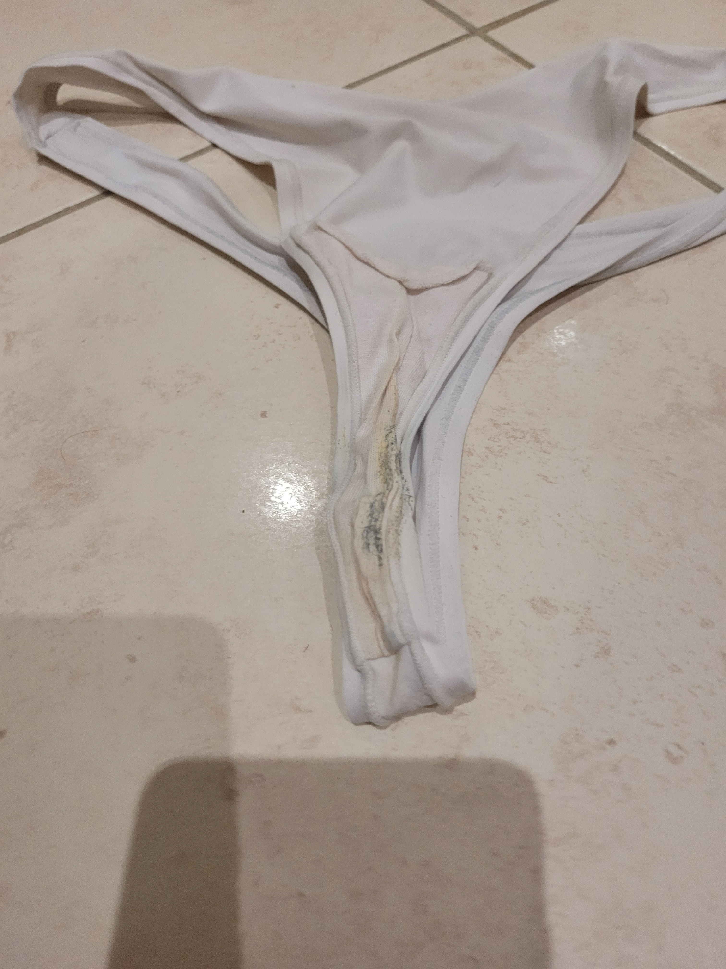Photo de Culotte sale en week-end sexe à l’aveugle ;)...