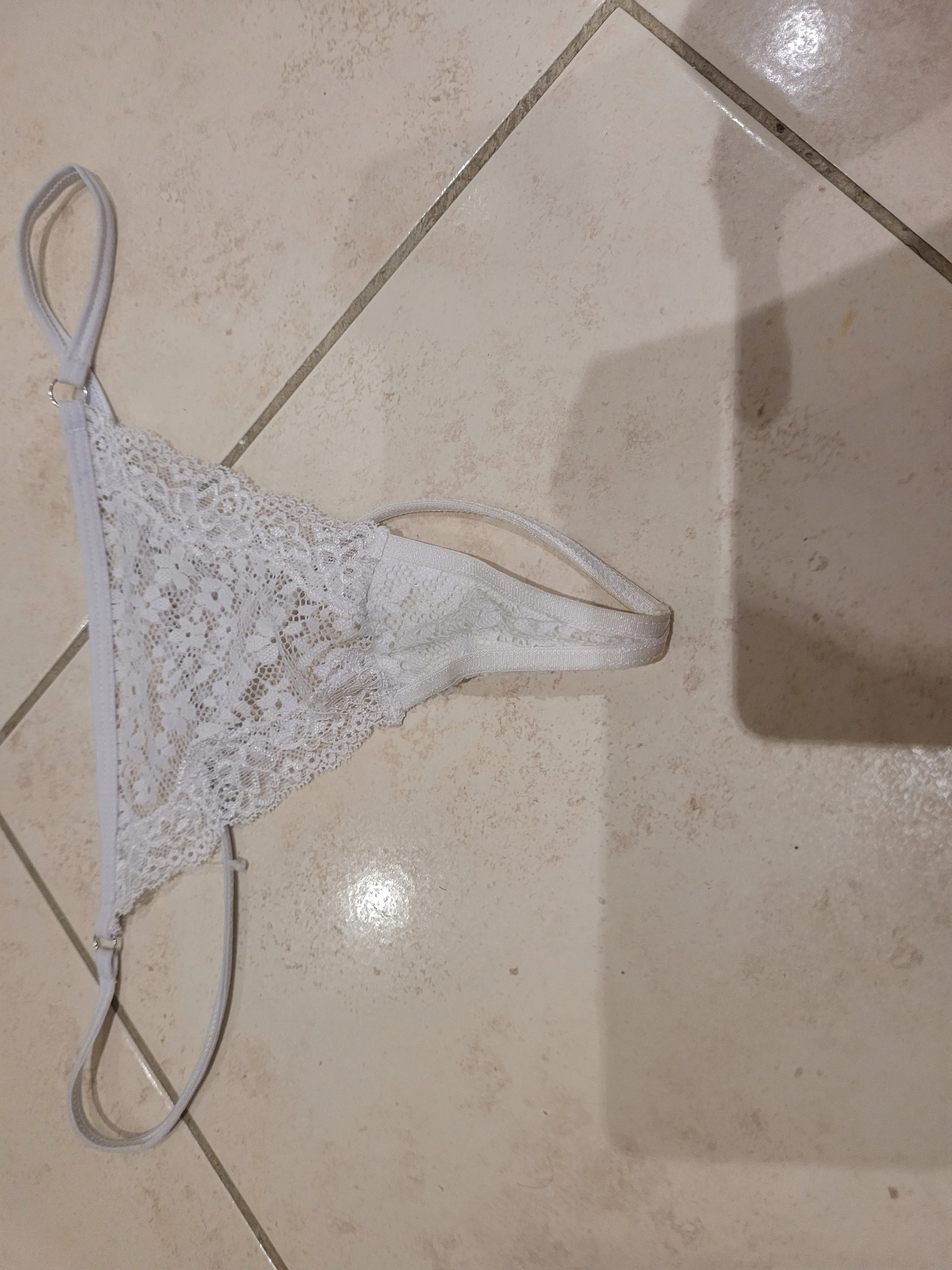Photo de Culotte string sale en week-end sexe à l’aveugle...
