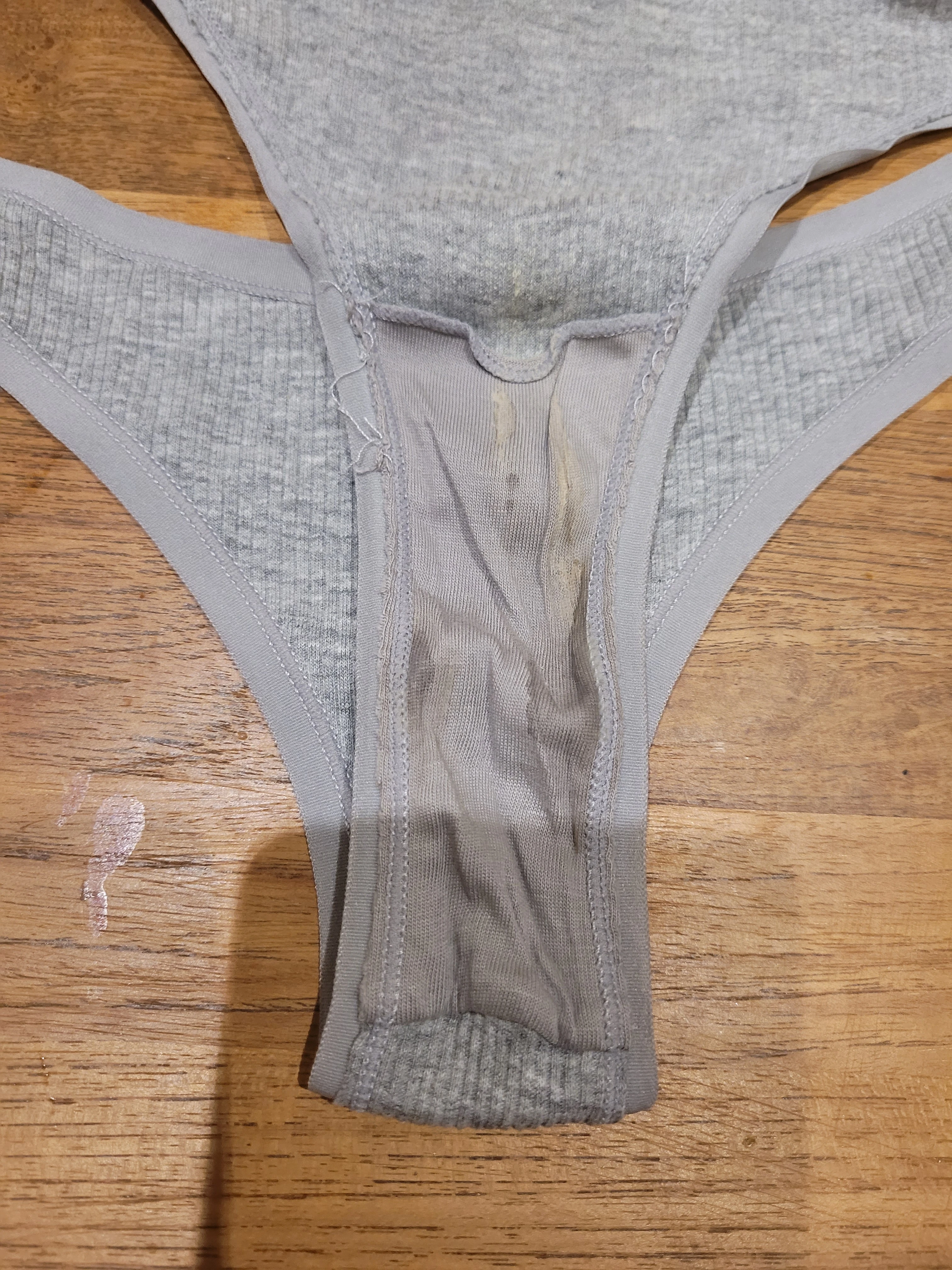 Photo de Culotte sale en soirée étudiante ! 3 octobre