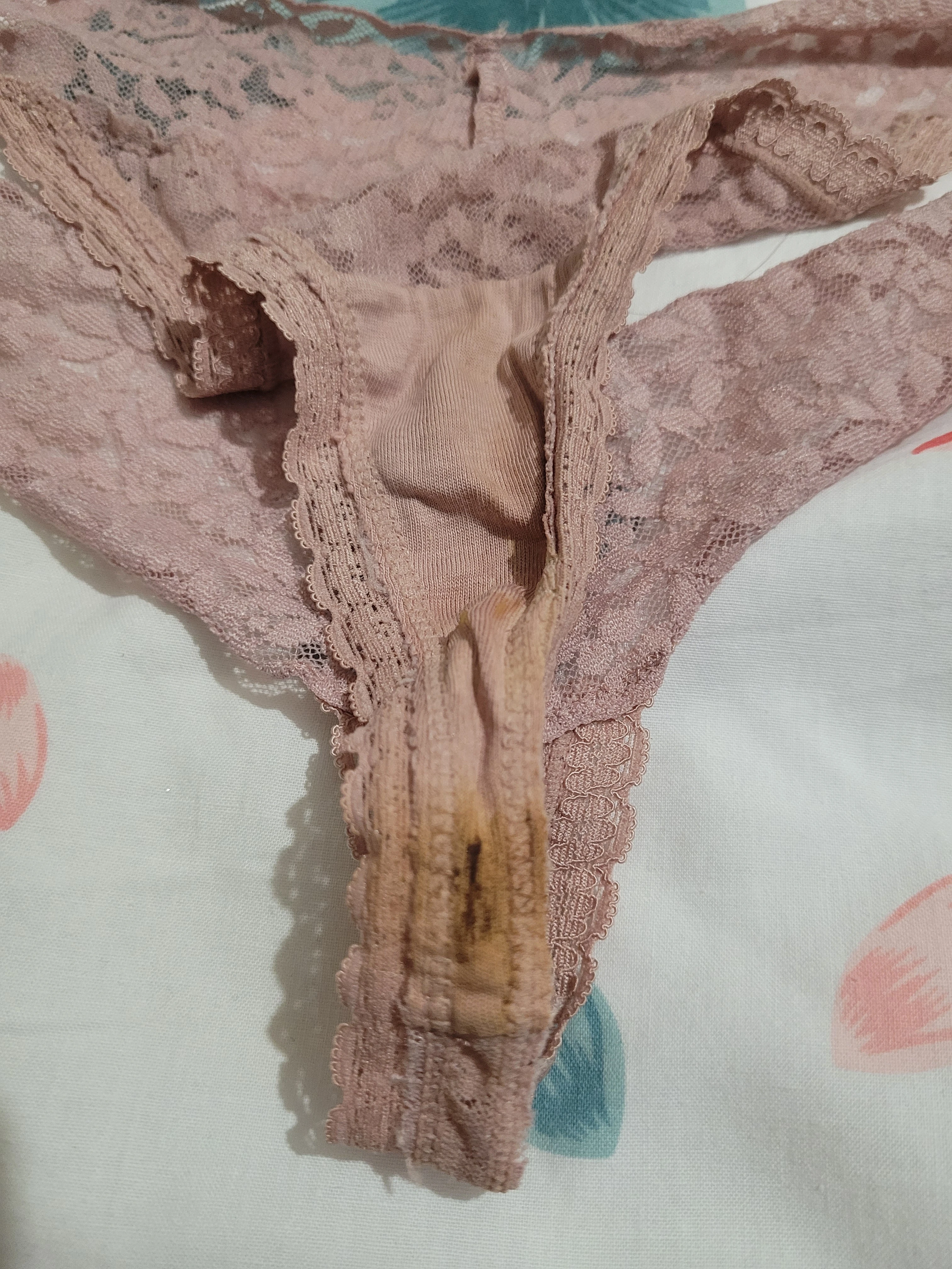 Photo de Culotte tanga sale en club échangiste ! 27...
