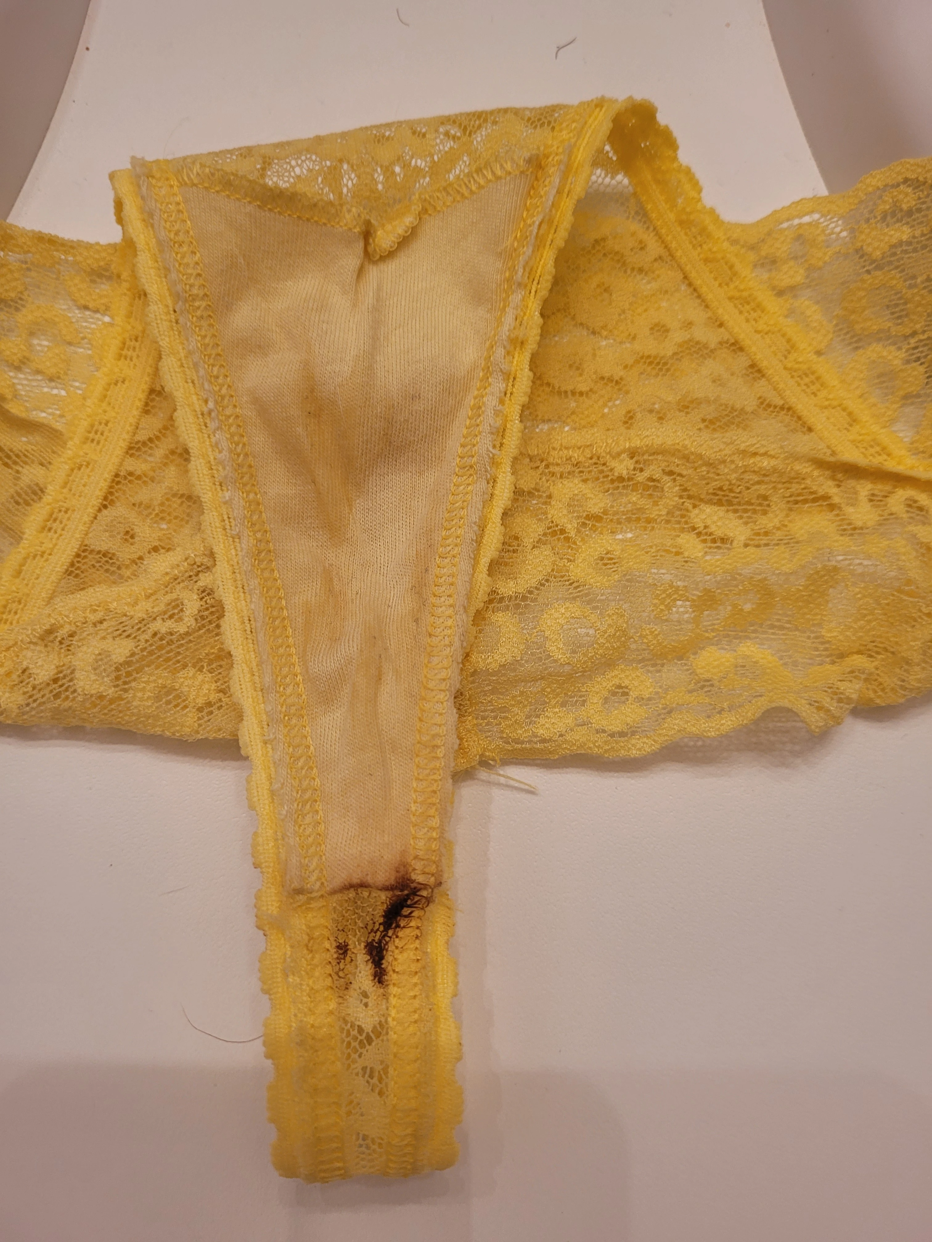 Photo de Culotte tanga sale du 6 septembre