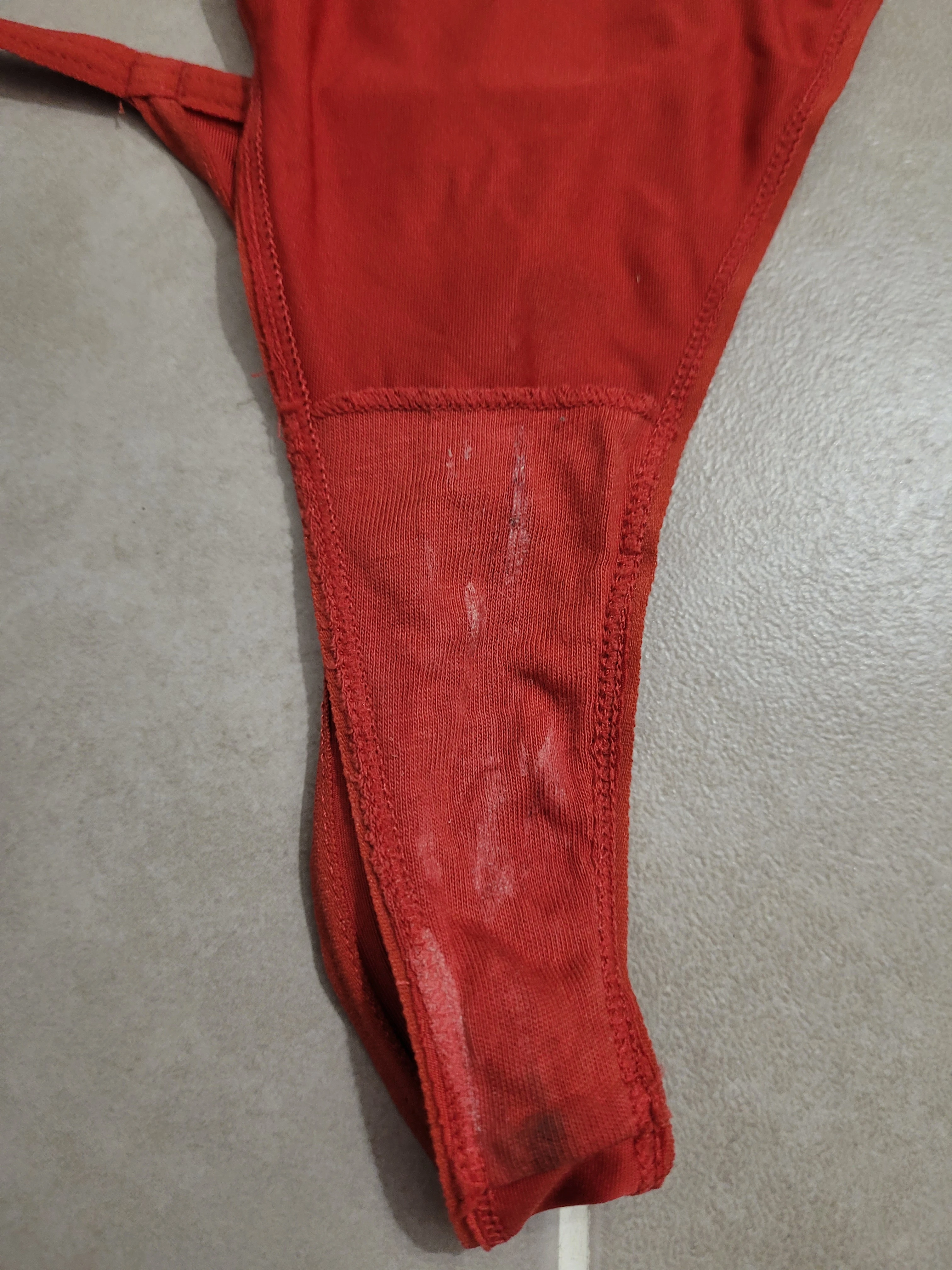 Photo de Culotte string sale portée 2 jours sans douche...