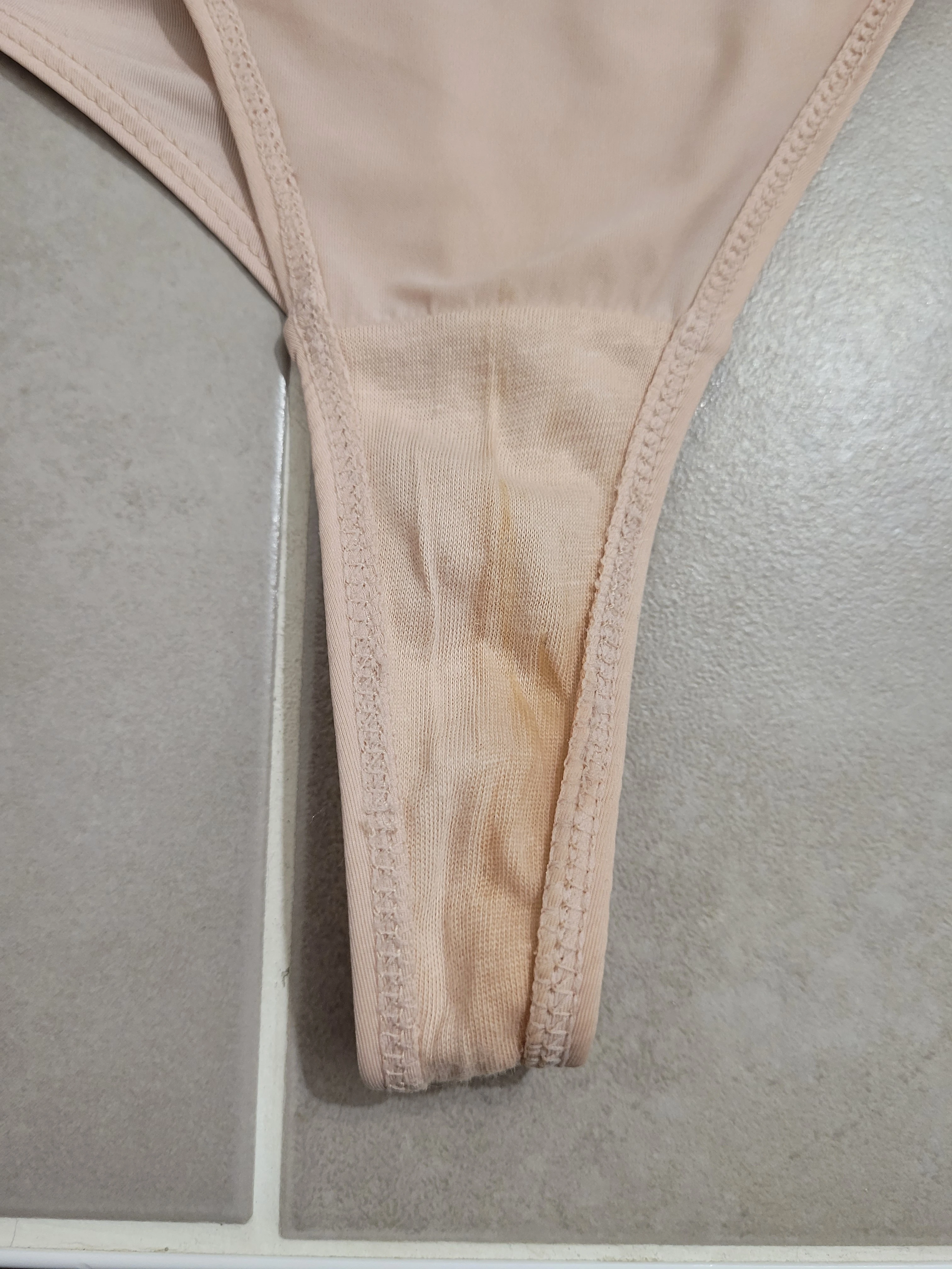 Photo de Culotte string sale portée le 4 mars –...
