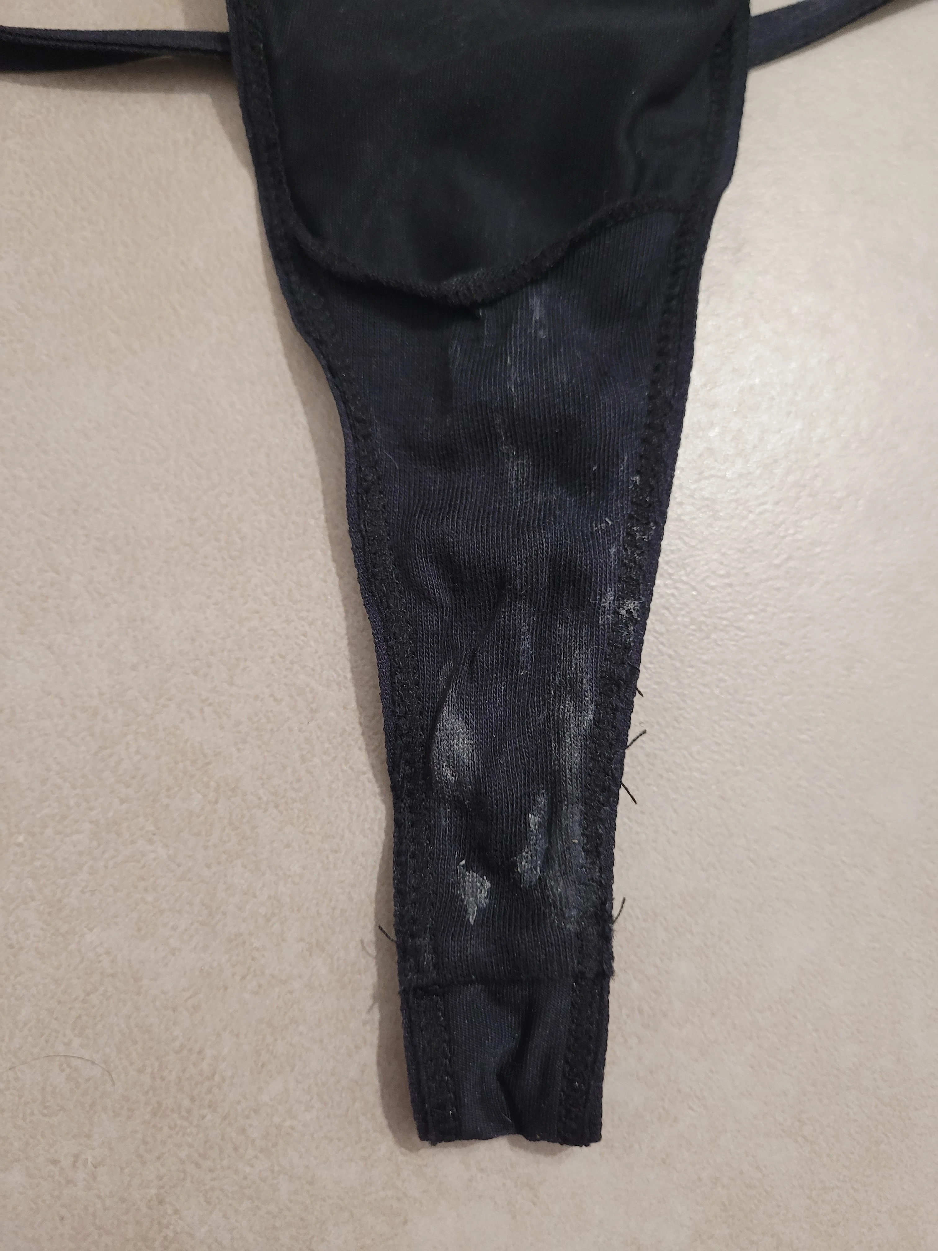 Photo de Culotte string sale du 3 mars