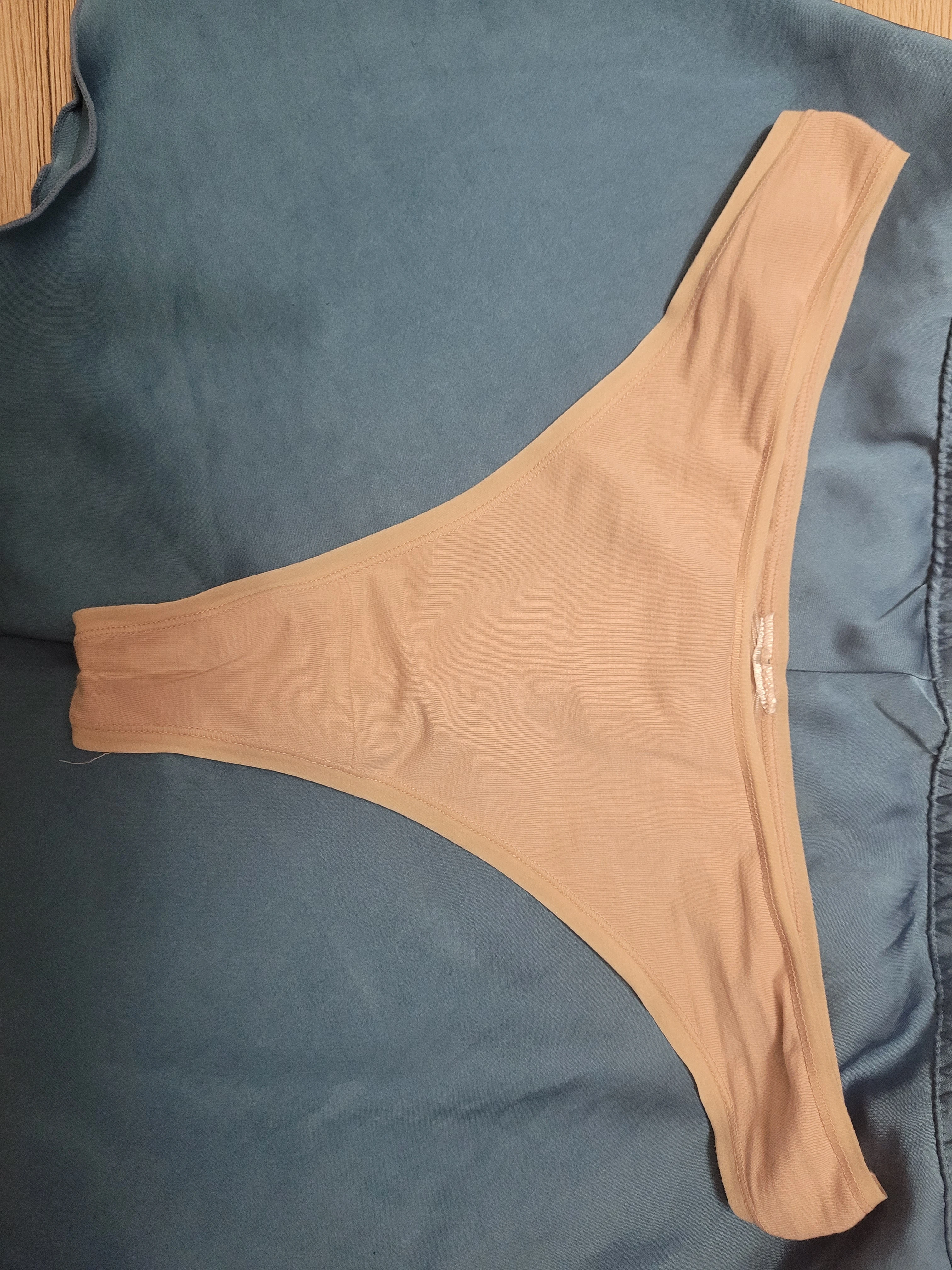 Photo de Culotte string sale et excitée – 26 février