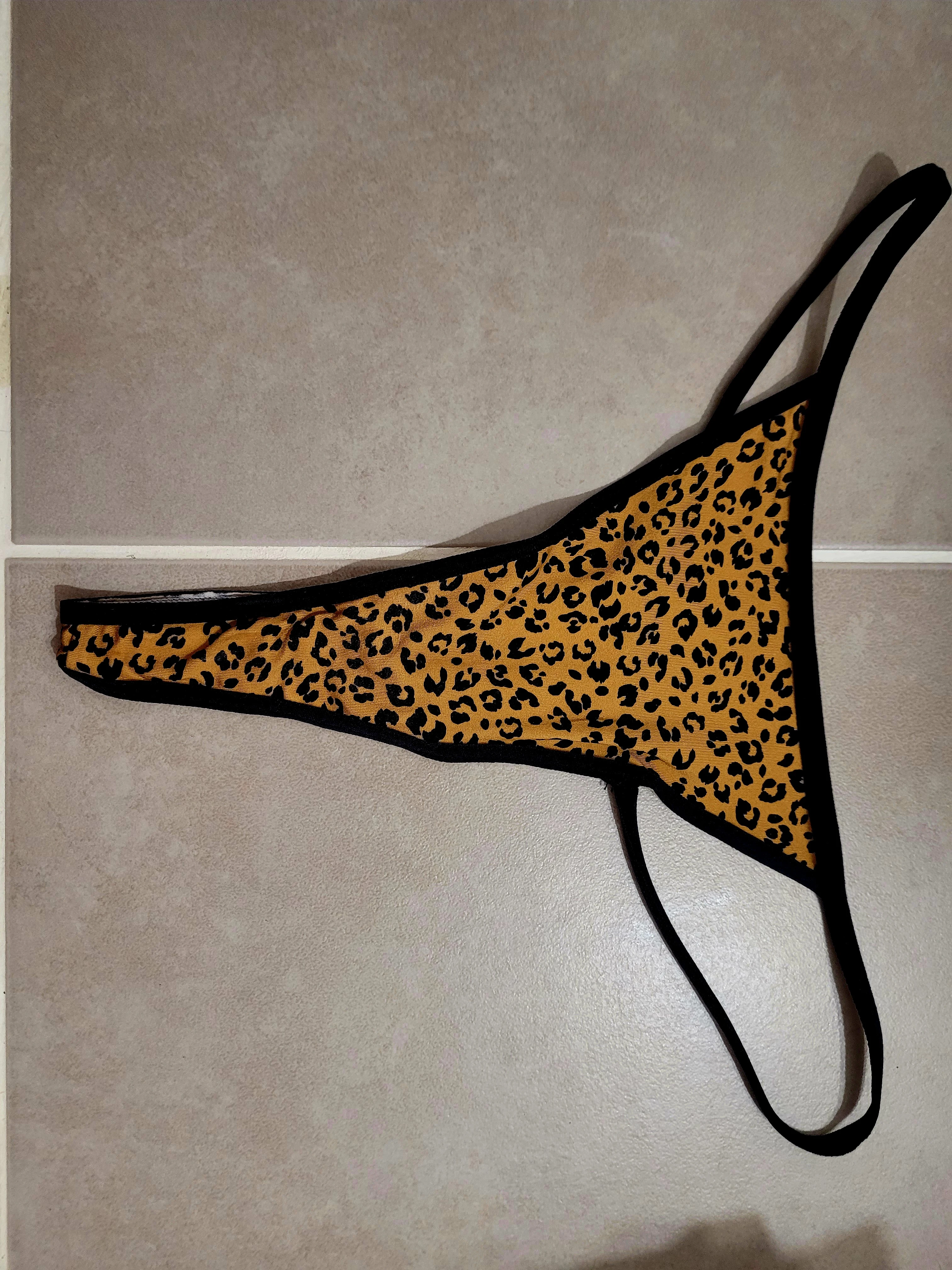 Photo de Culotte string sale sauvage chez les pompiers !...