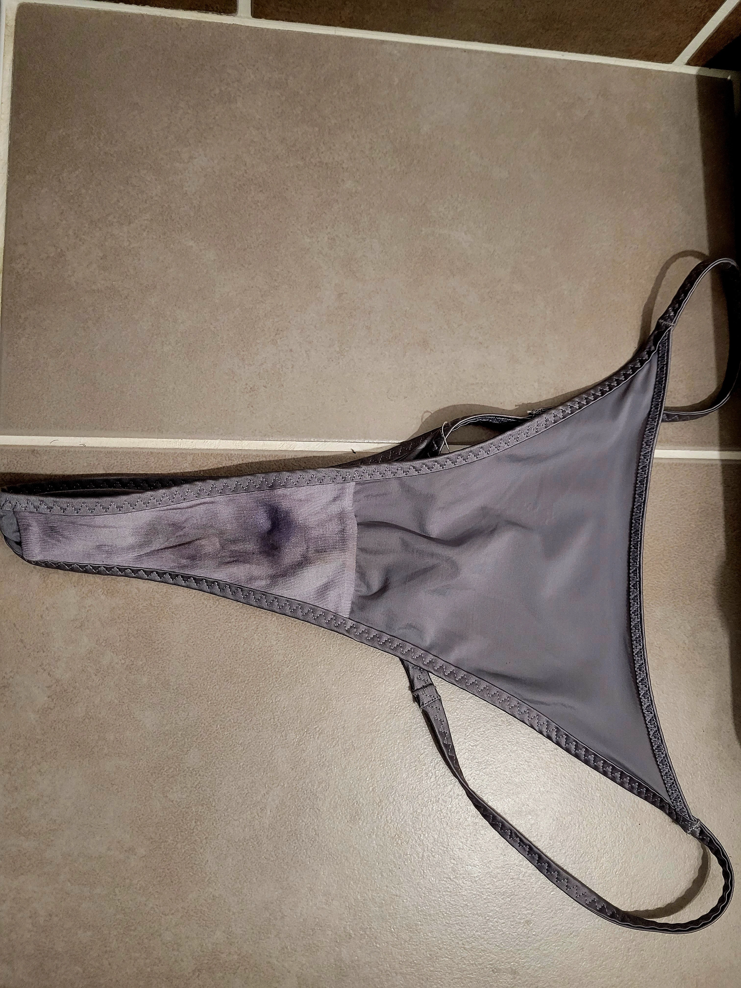 Photo de Culotte string sale au gala ! 30 janvier