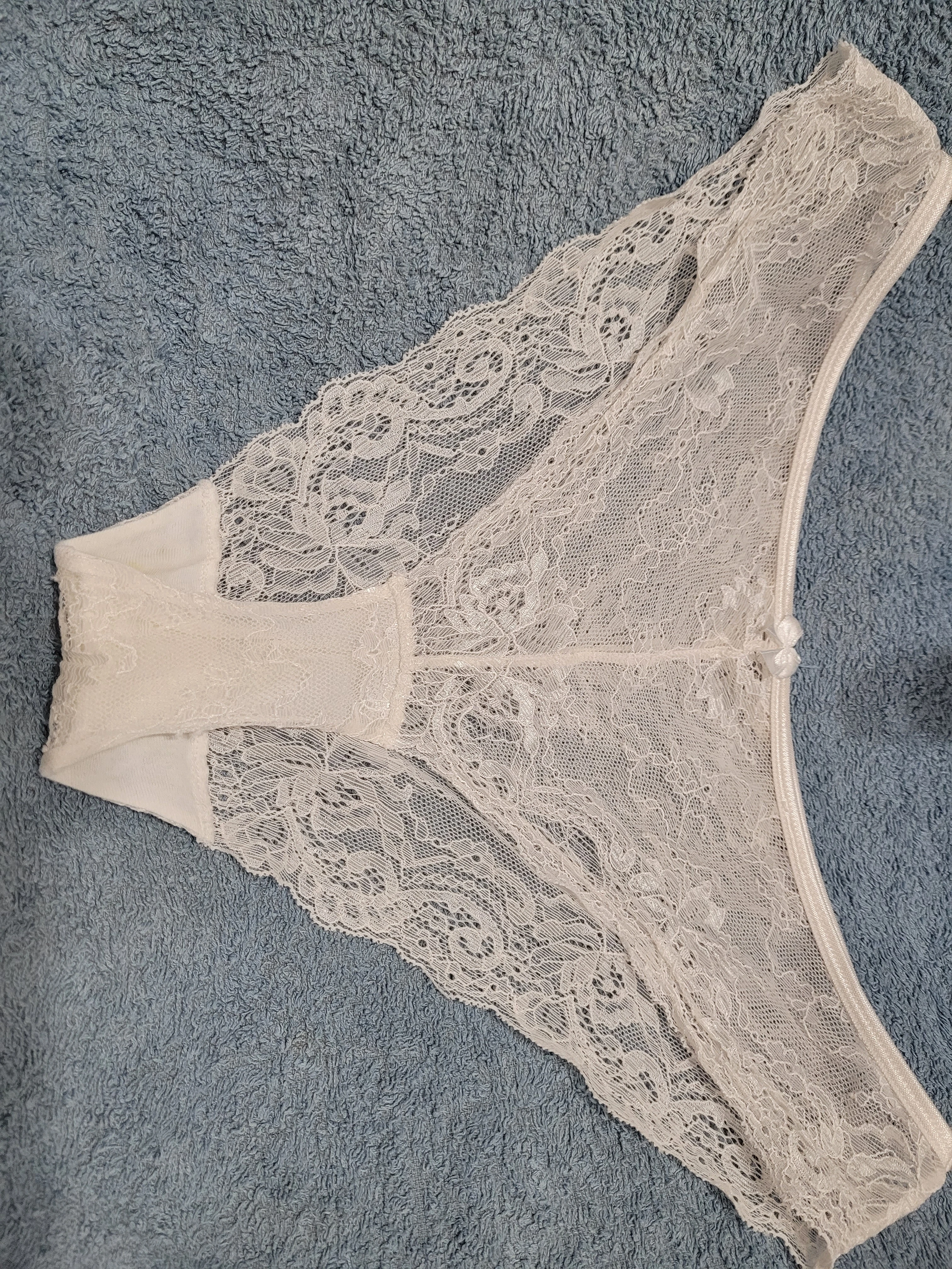 Photo de Culotte sale et résidus masculins ! Portée le...
