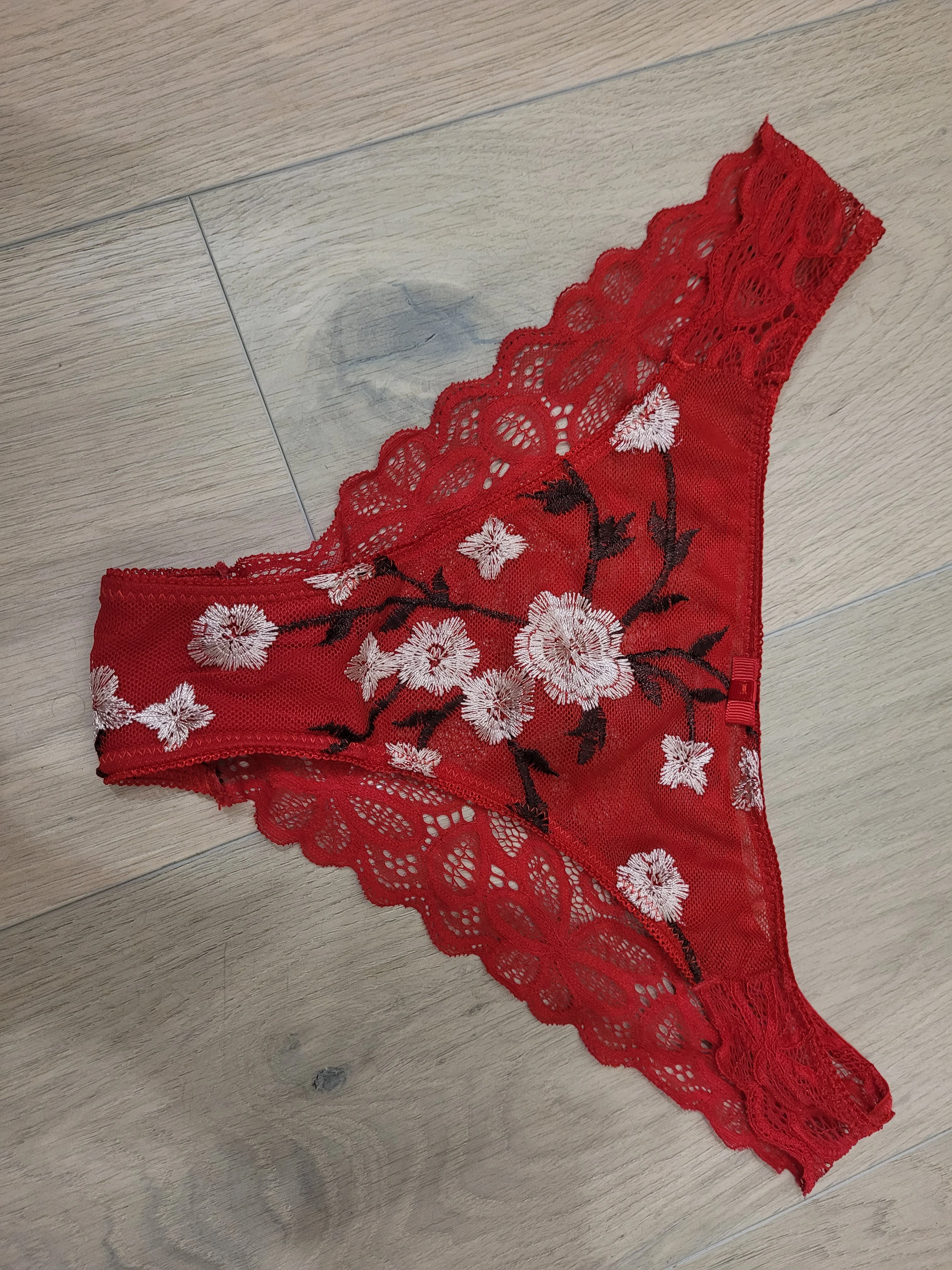 Photo de Petite culotte sale du quotidien ! Portée le...