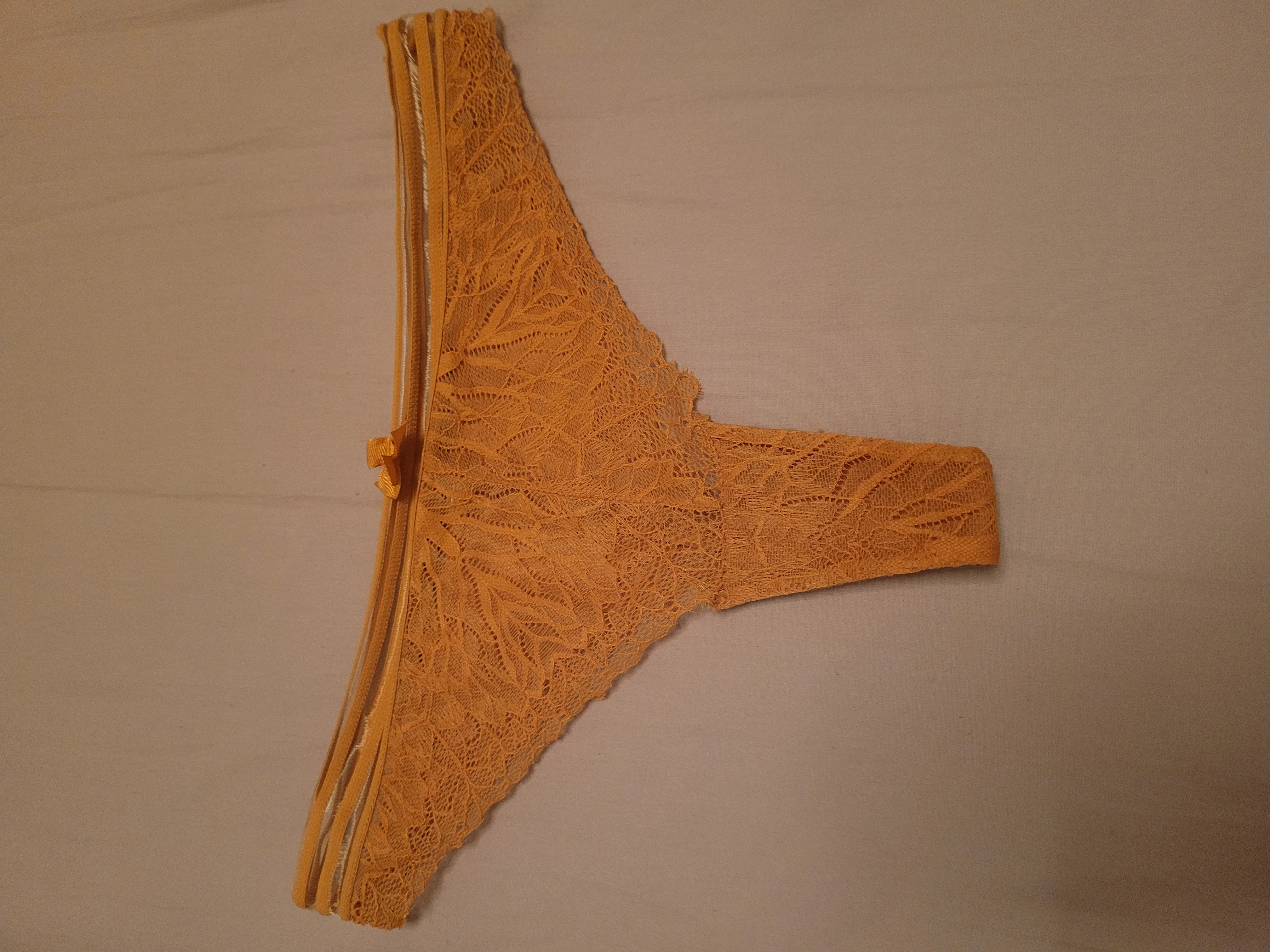 Photo de Culotte sale qui a besoin d’attention ! Portée...
