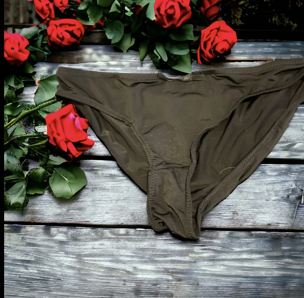 Photo de Culotte souillée avec vidéo pour grand coquin