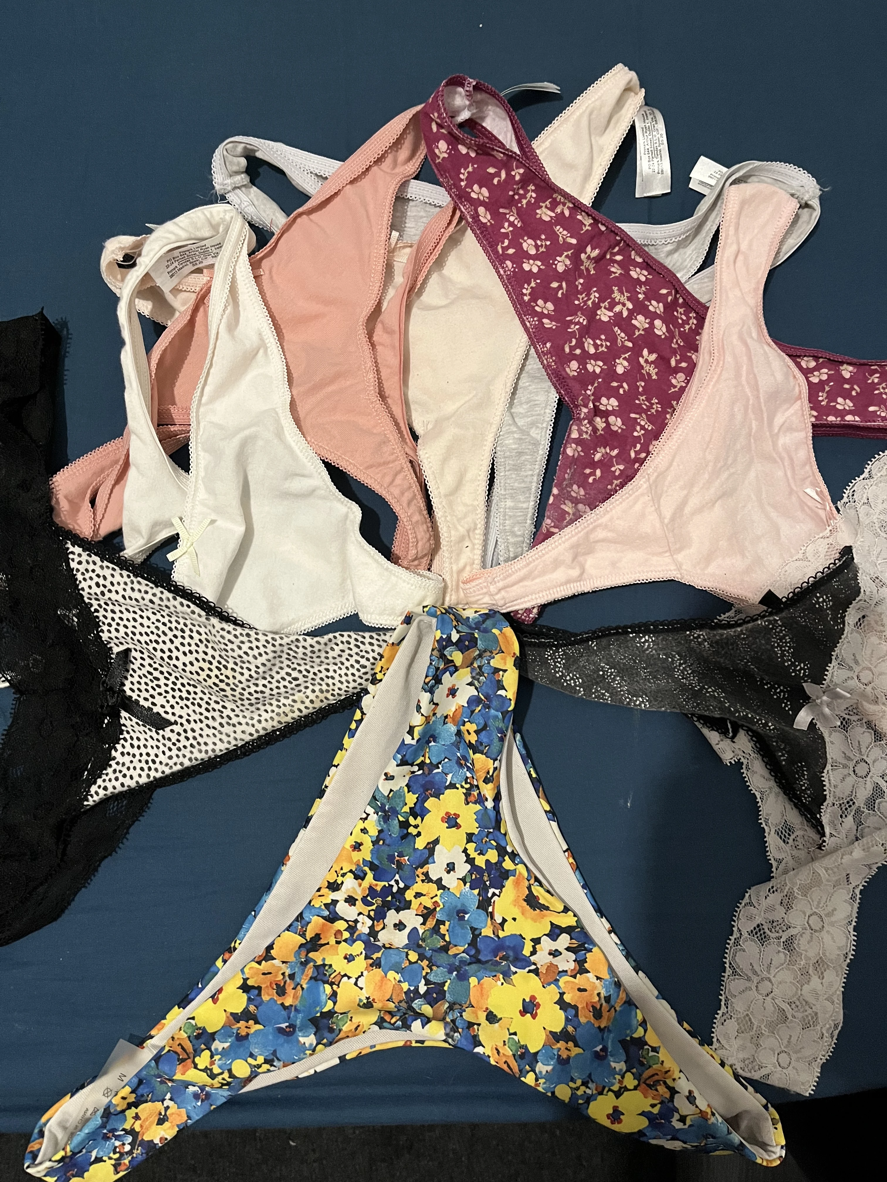 Photo de Choisis la culotte que tu veux que je...