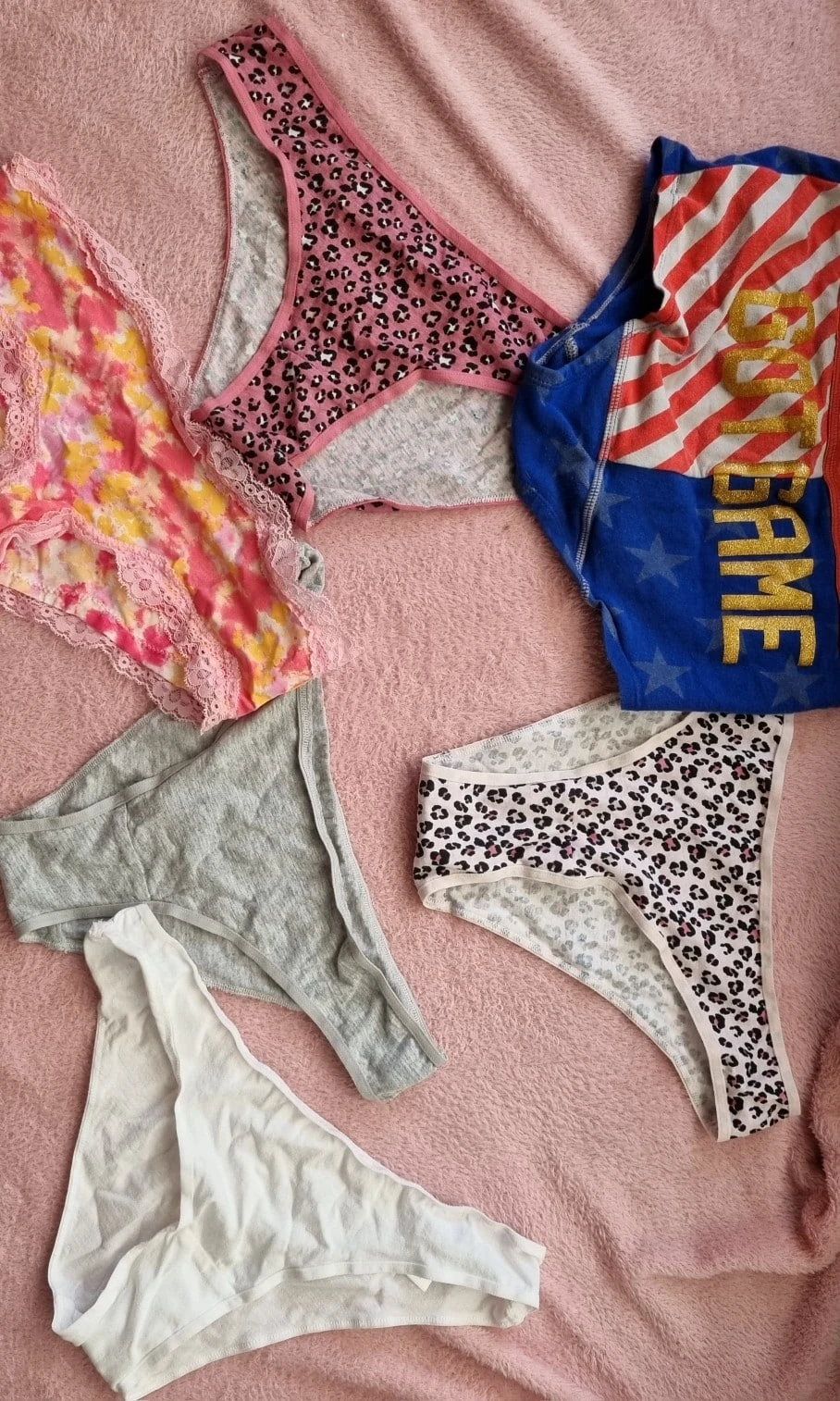 Photo de Choisis une de mes culottes