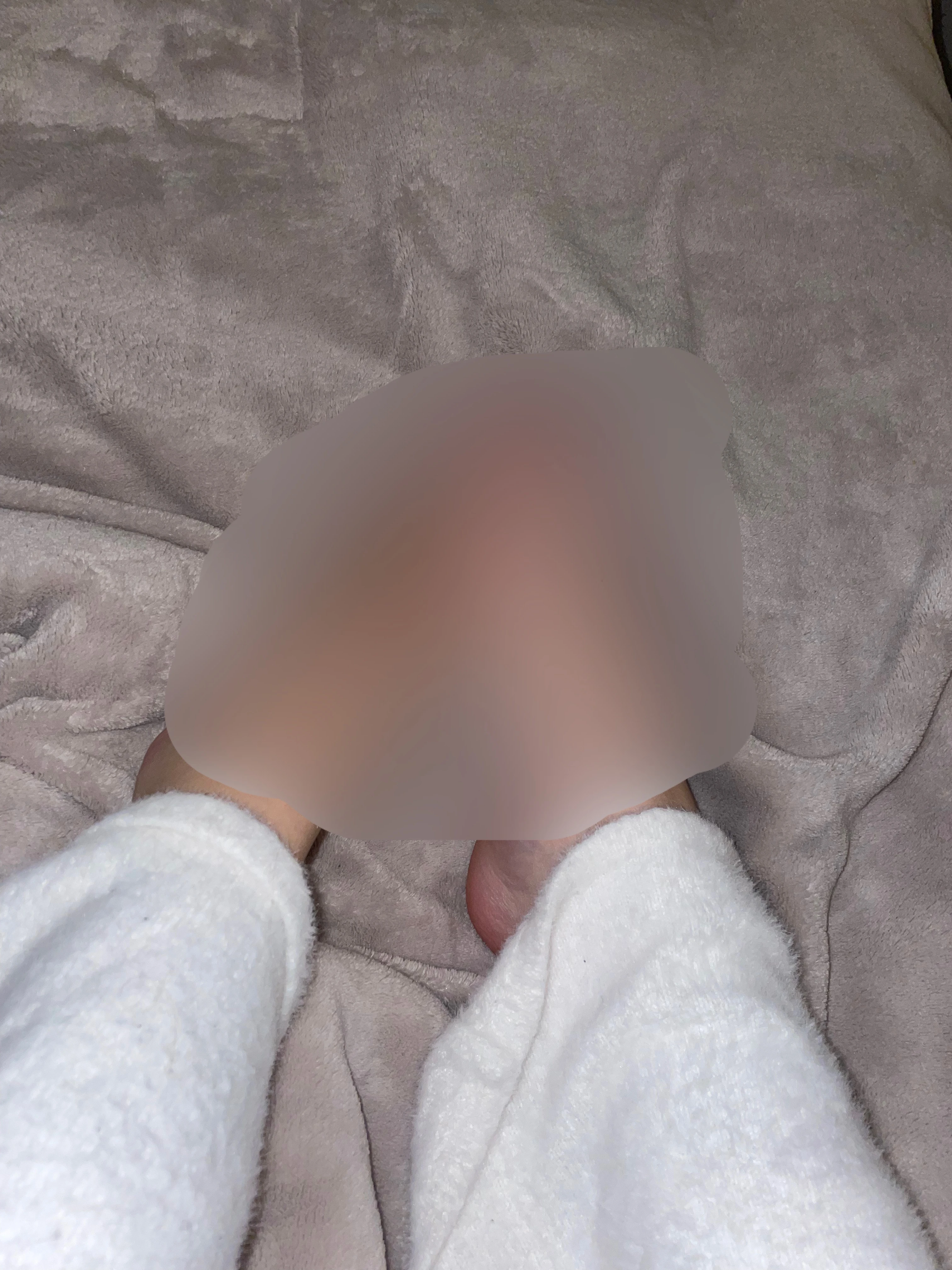 Photo de Photo de pieds fins et manucurés 😋