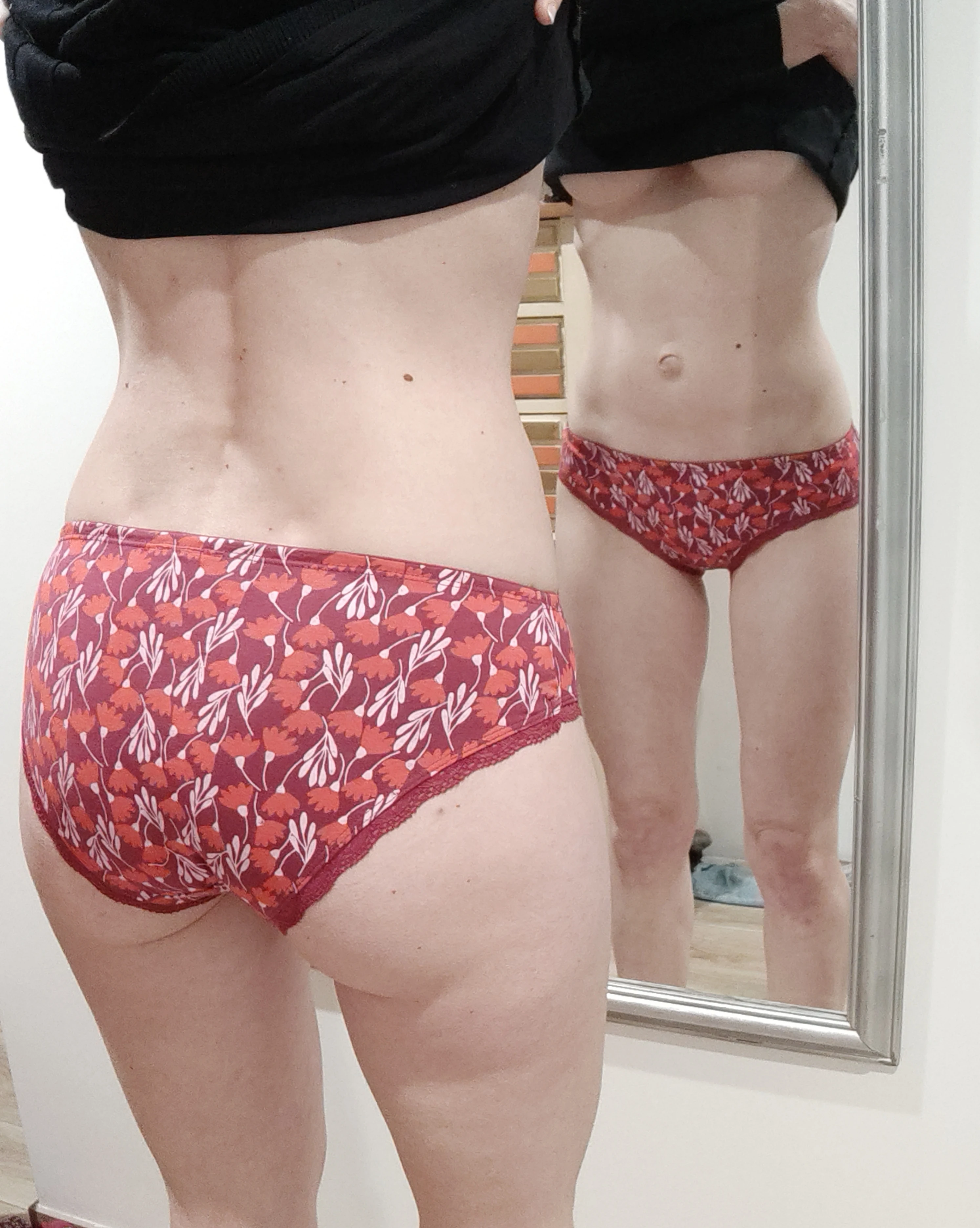 Photo de Culotte coton spécial printemps rouge à petites fleurs