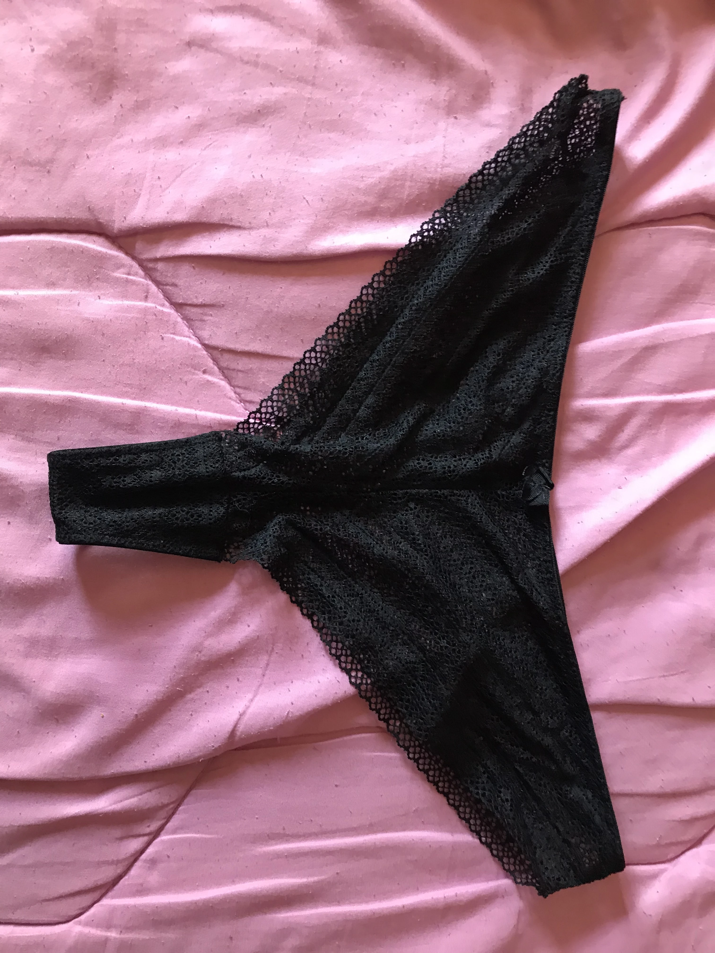 Photo de PROMO !! Mon tanga de soumise fétiche !!...