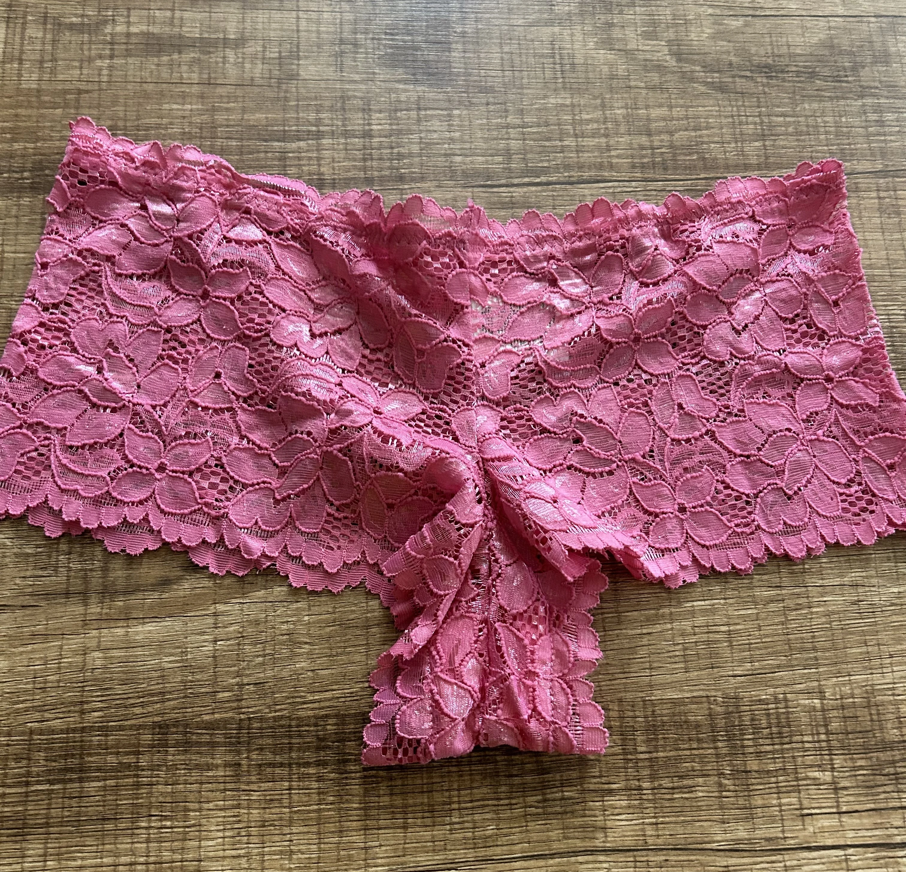 Photo de Shorty rose en dentelle