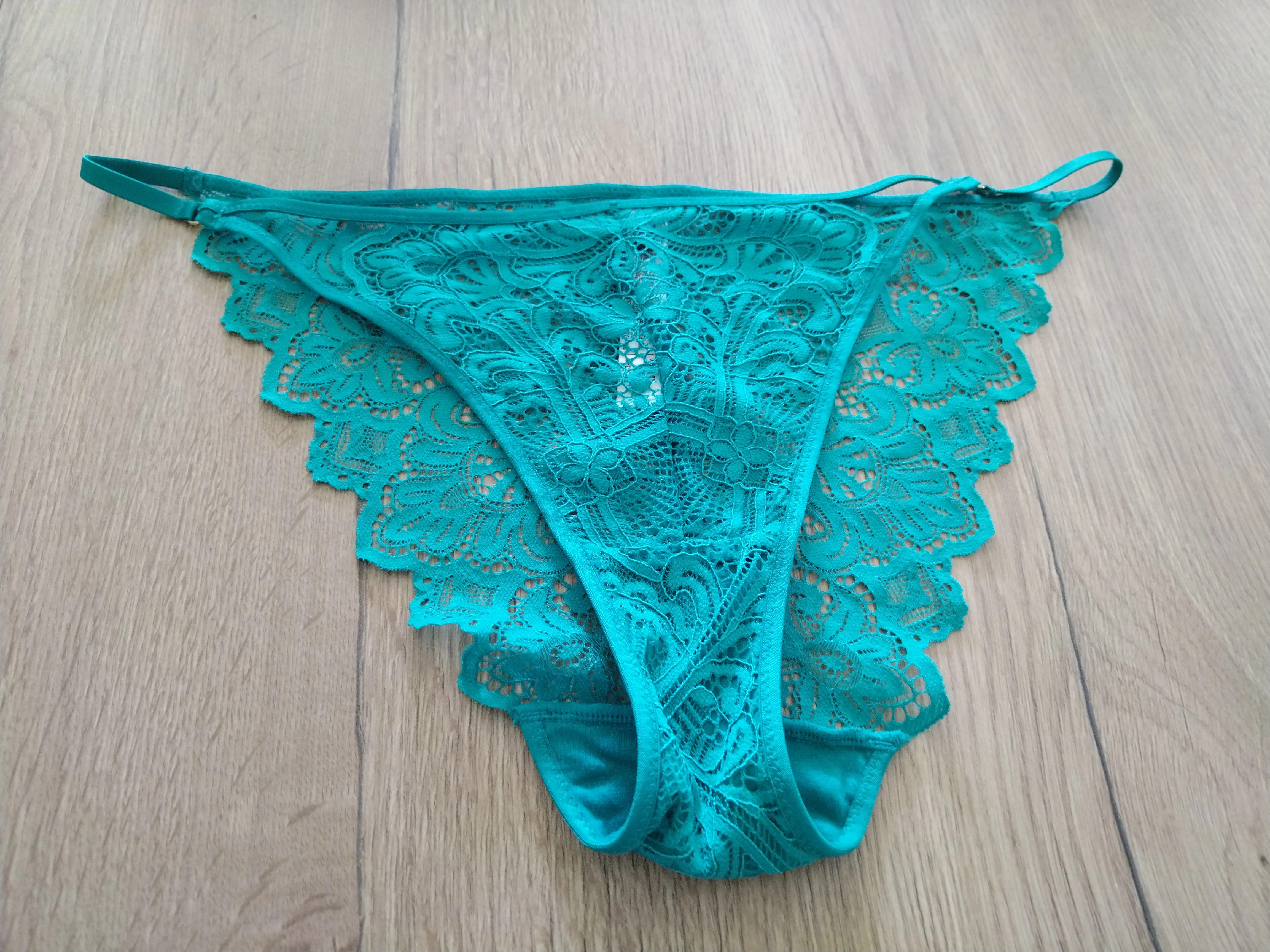 Photo de Culotte dentelle avec traces