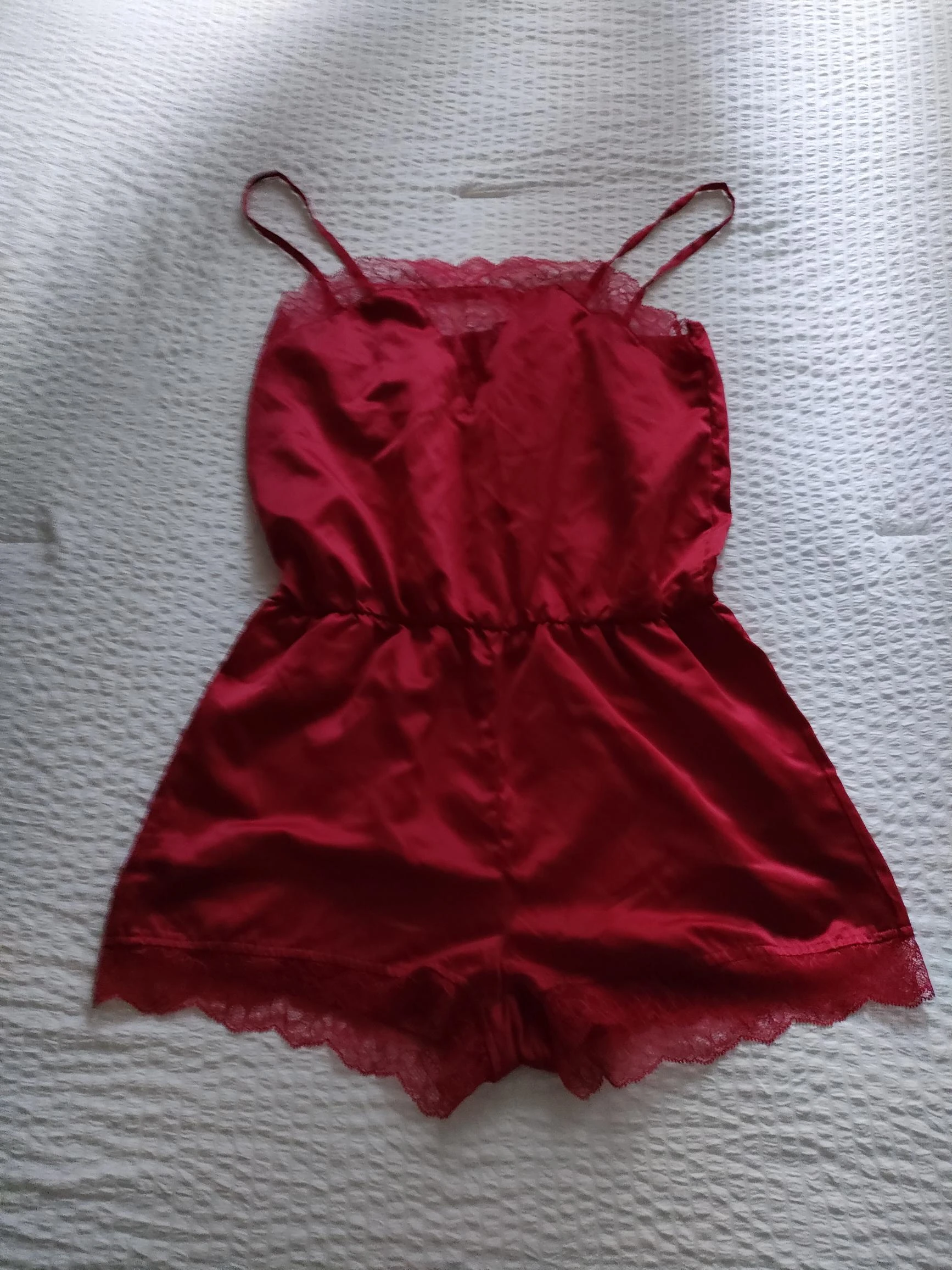 Photo de COMBINAISON ROUGE CARMEN SUR MESURE