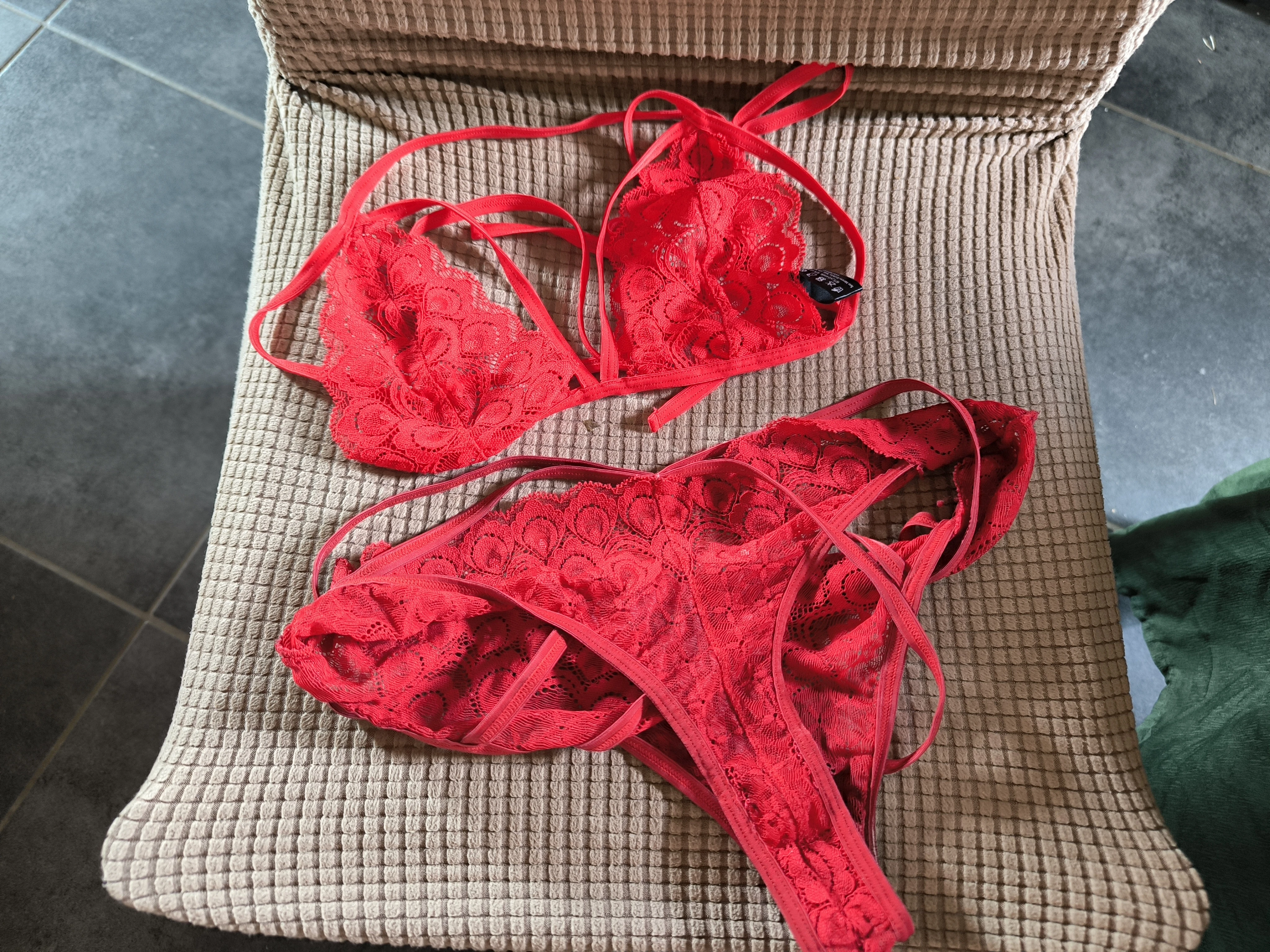 Photo de ❤️‍🔥 DESTOCKAGE TRÈS CHAUD – ENSEMBLE LINGERIE ROUGE...