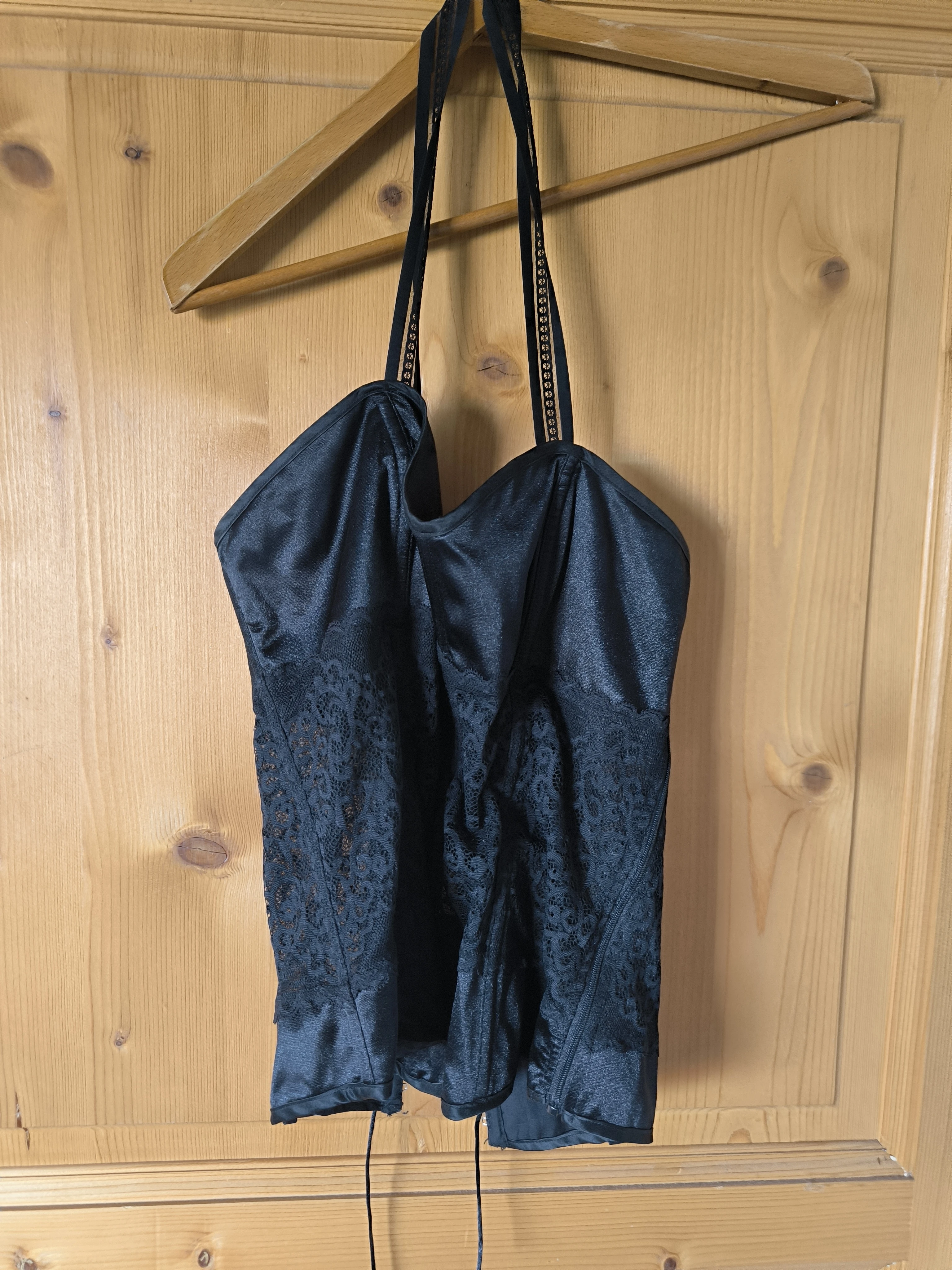 Photo de 🖤✨ DESTOCKAGE TROP CHAUD – BUSTIER EN DENTELLE...