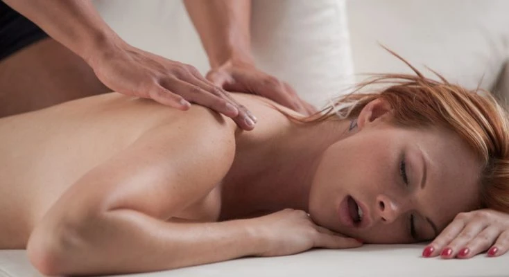 Photo de Offre moi un massage et tu auras une...