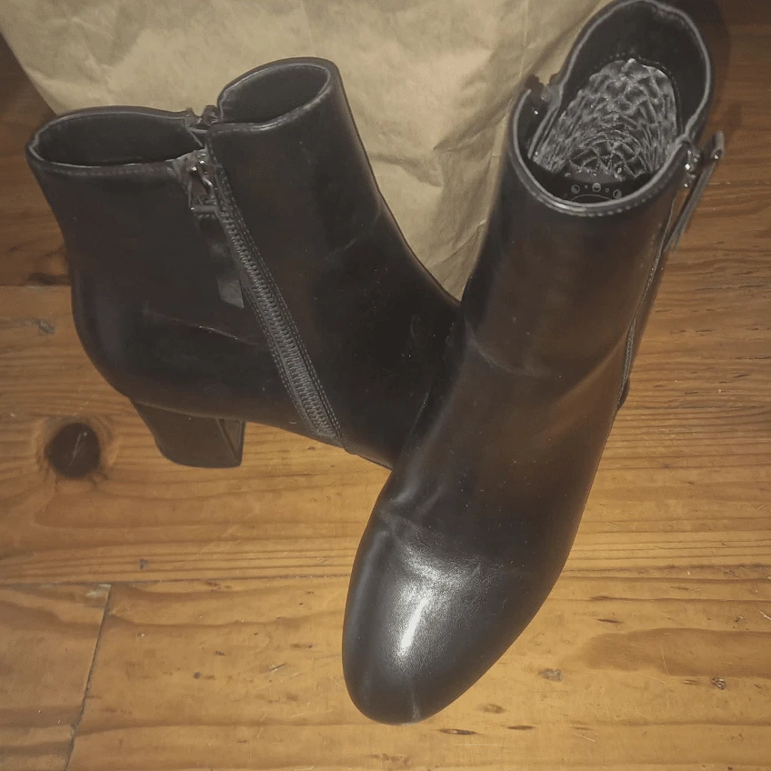 Photo de 👢🥾Jolies bottines a talons🥾👢