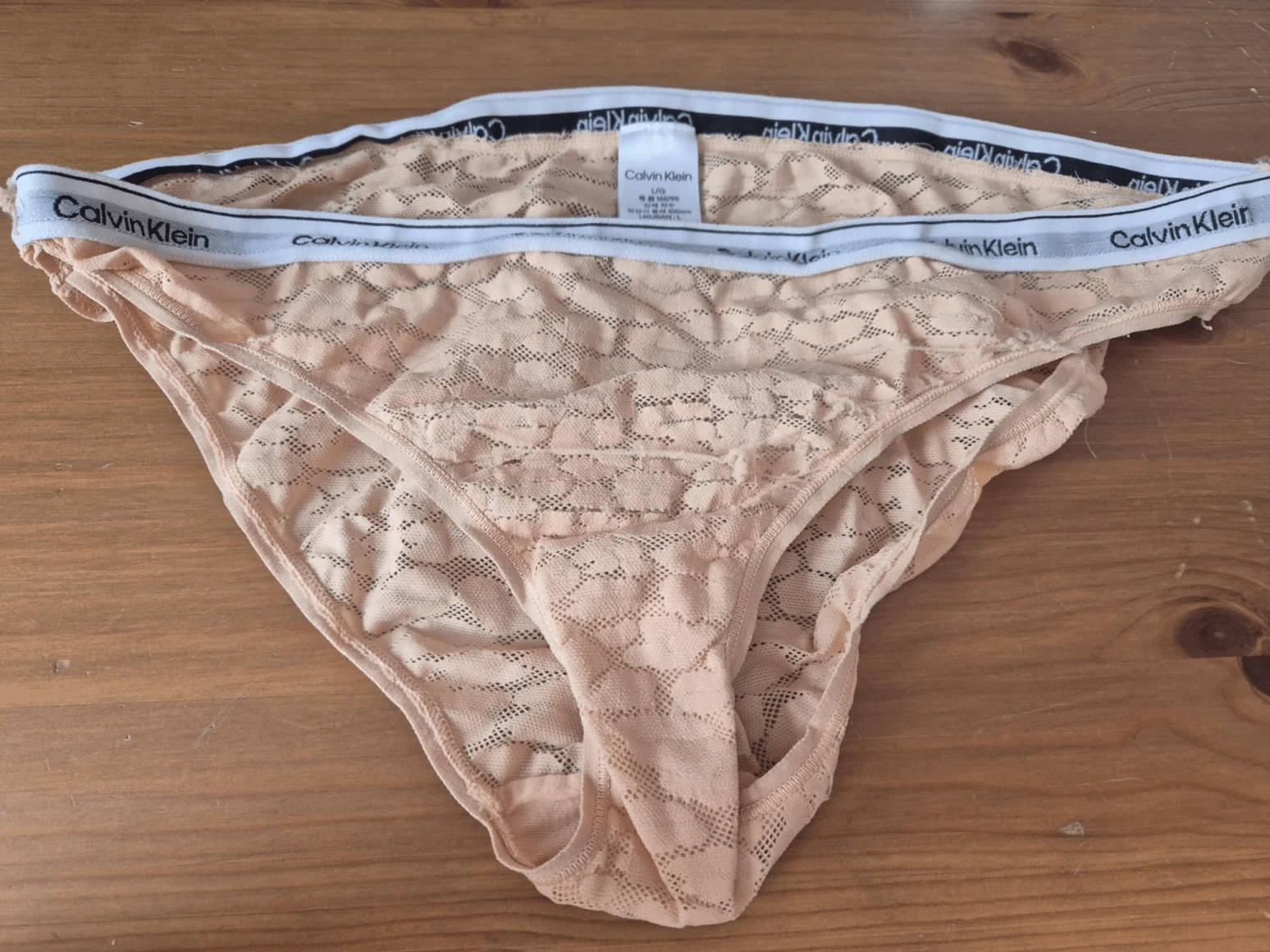 Photo de 👠👙Culotte Calvin Klein distendue par mon gros culs👙👠