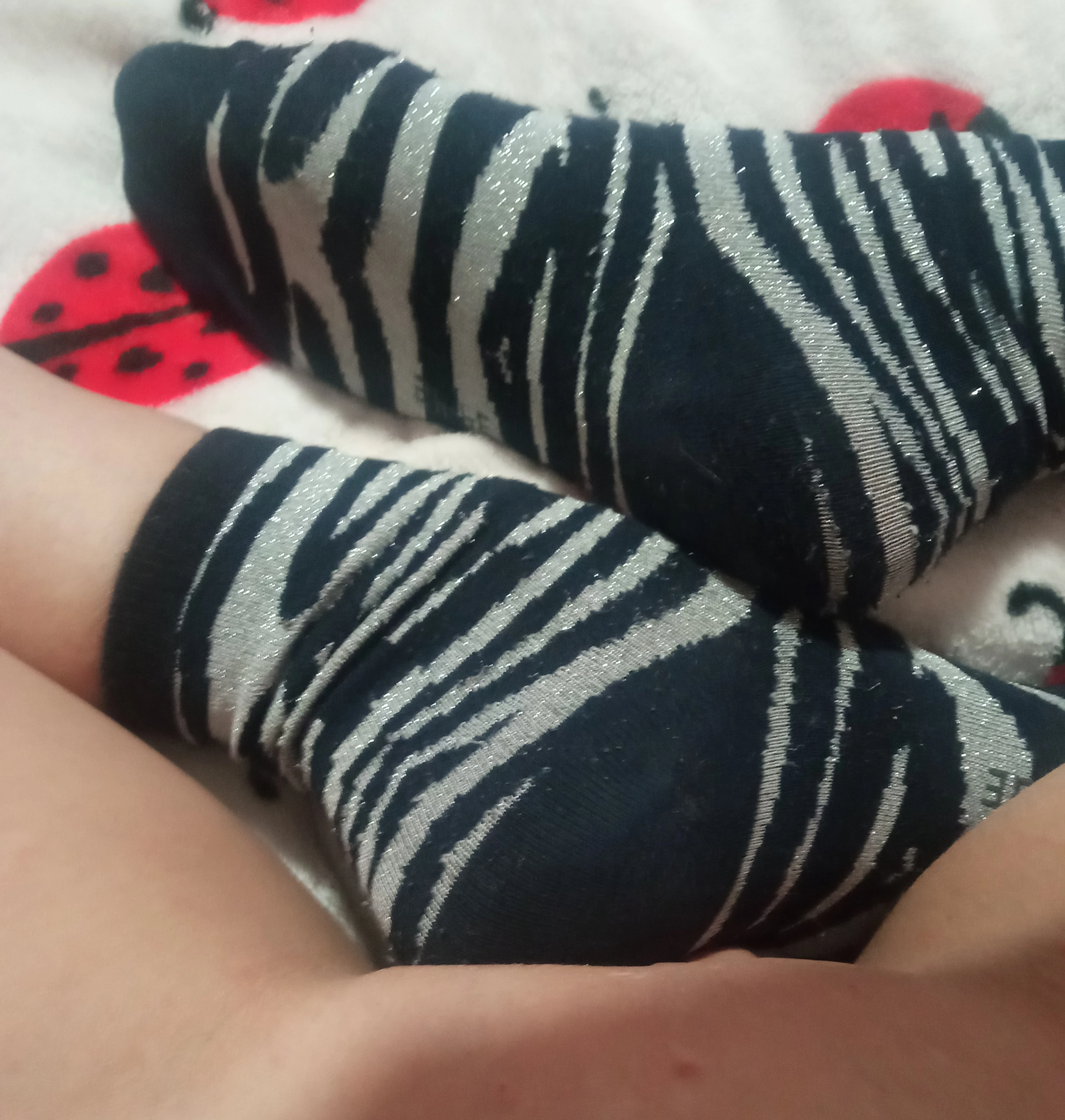 Photo de mes chaussettes zèbrées , pour Jean ❤️