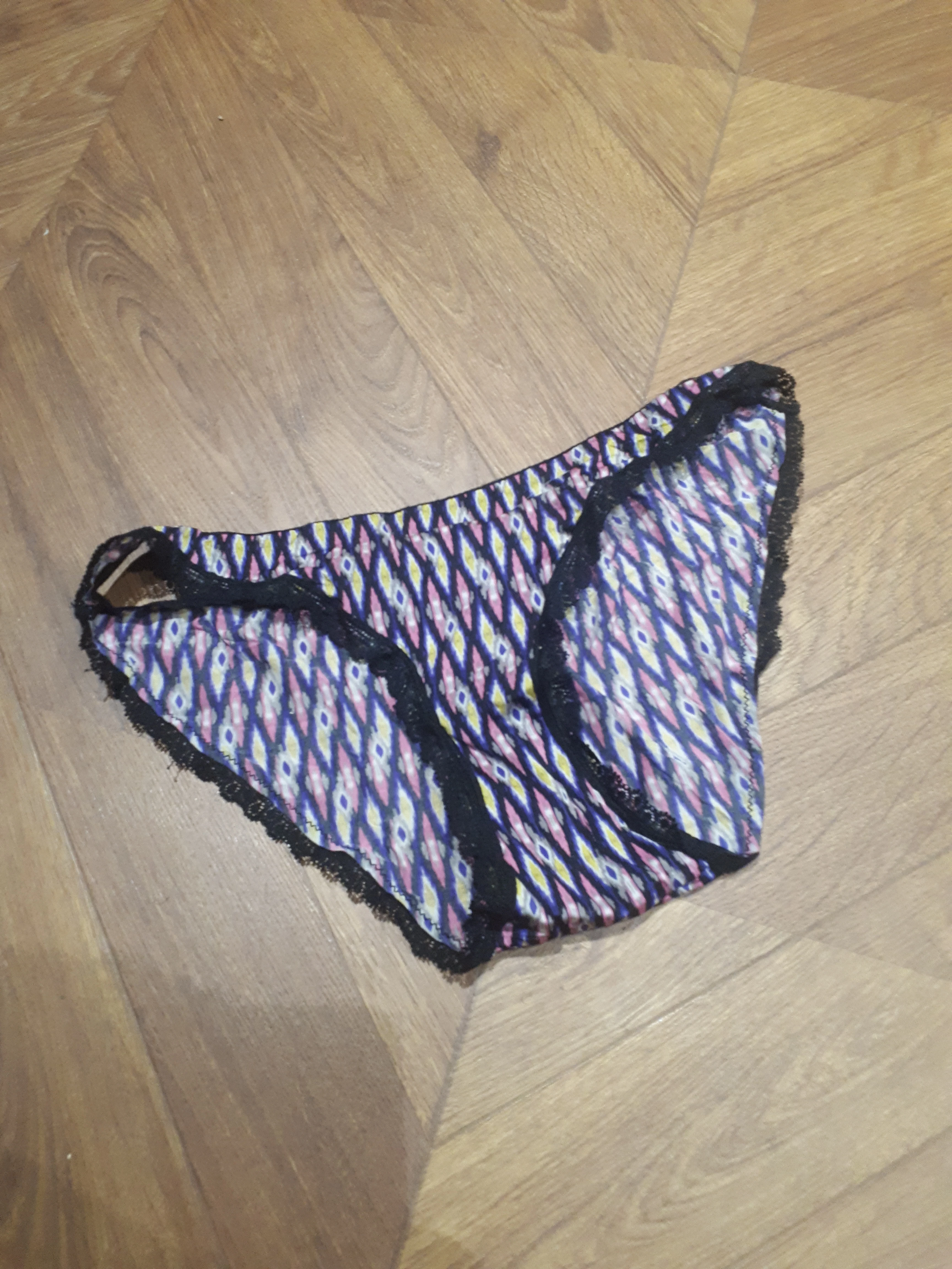 Photo de Culotte colorée et légère portée