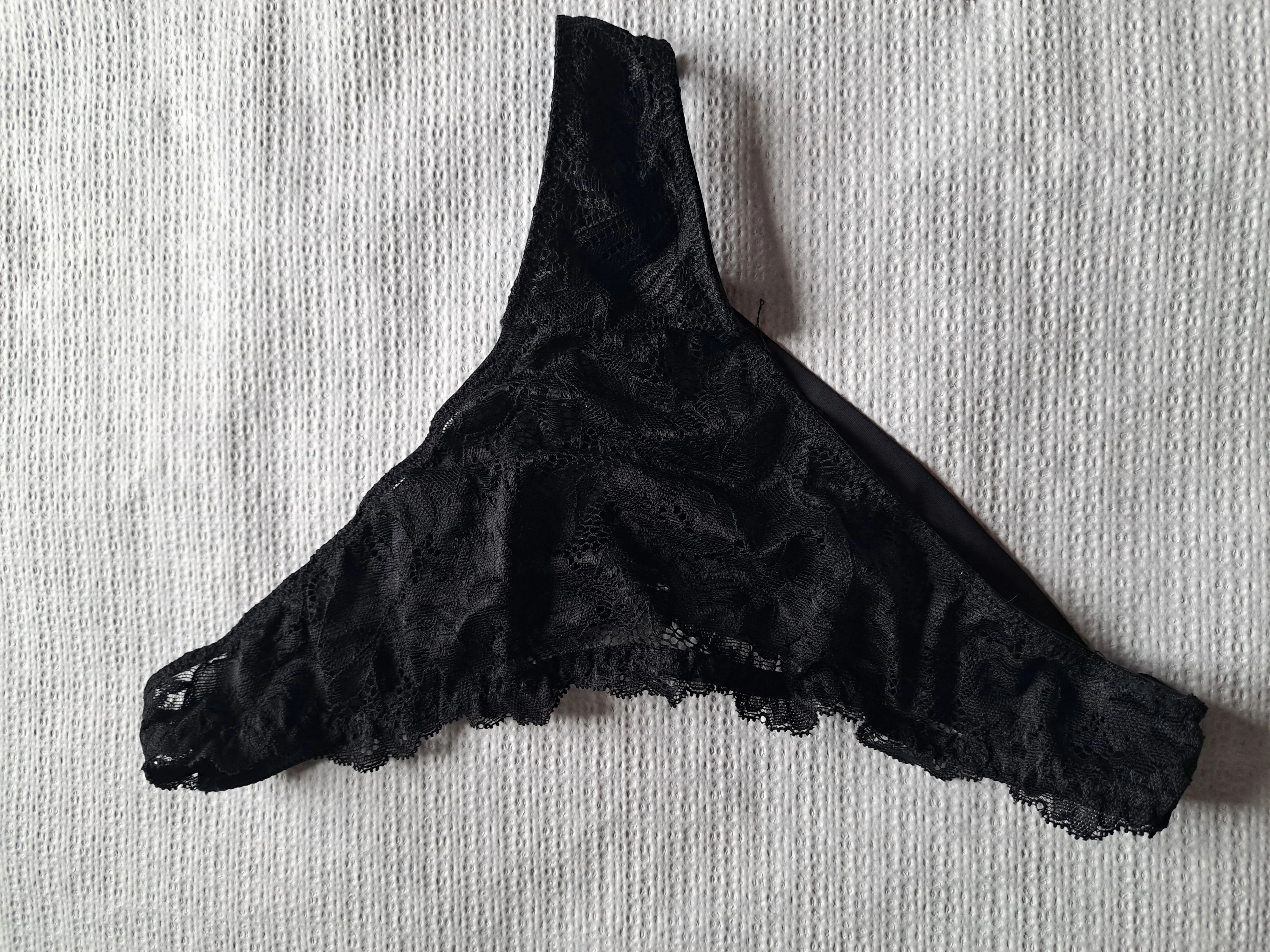 Photo de String porté 2 jours + vidéo et photos