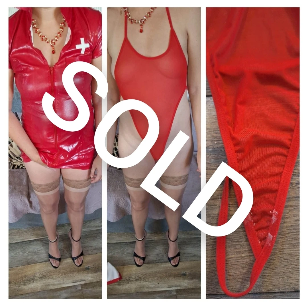 Photo de Red bodysuit to play naughty nurse