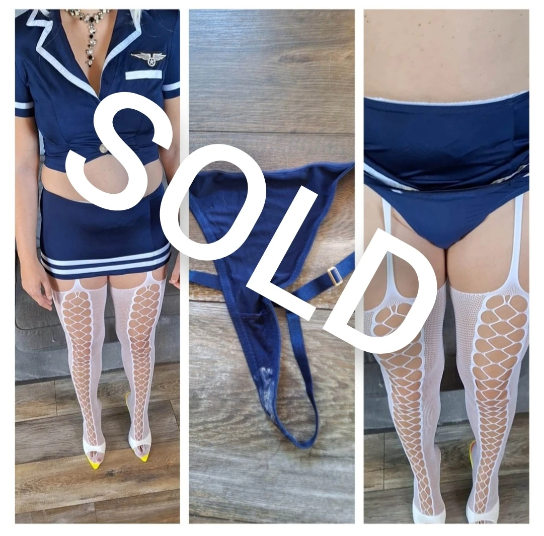 Photo de Blue G sting worn to play flight attendant