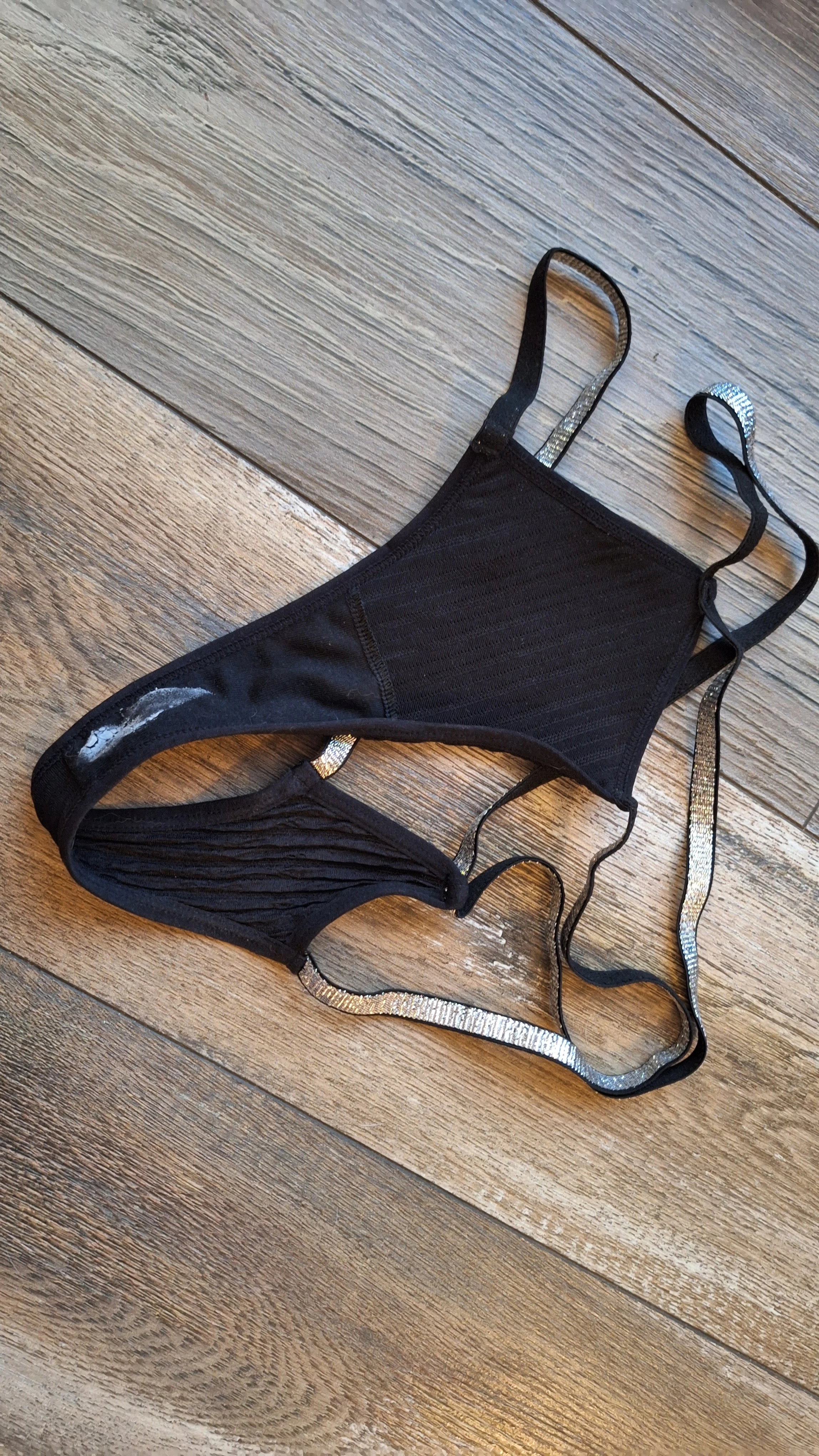 Photo de Black thong with silver string worn 4 days