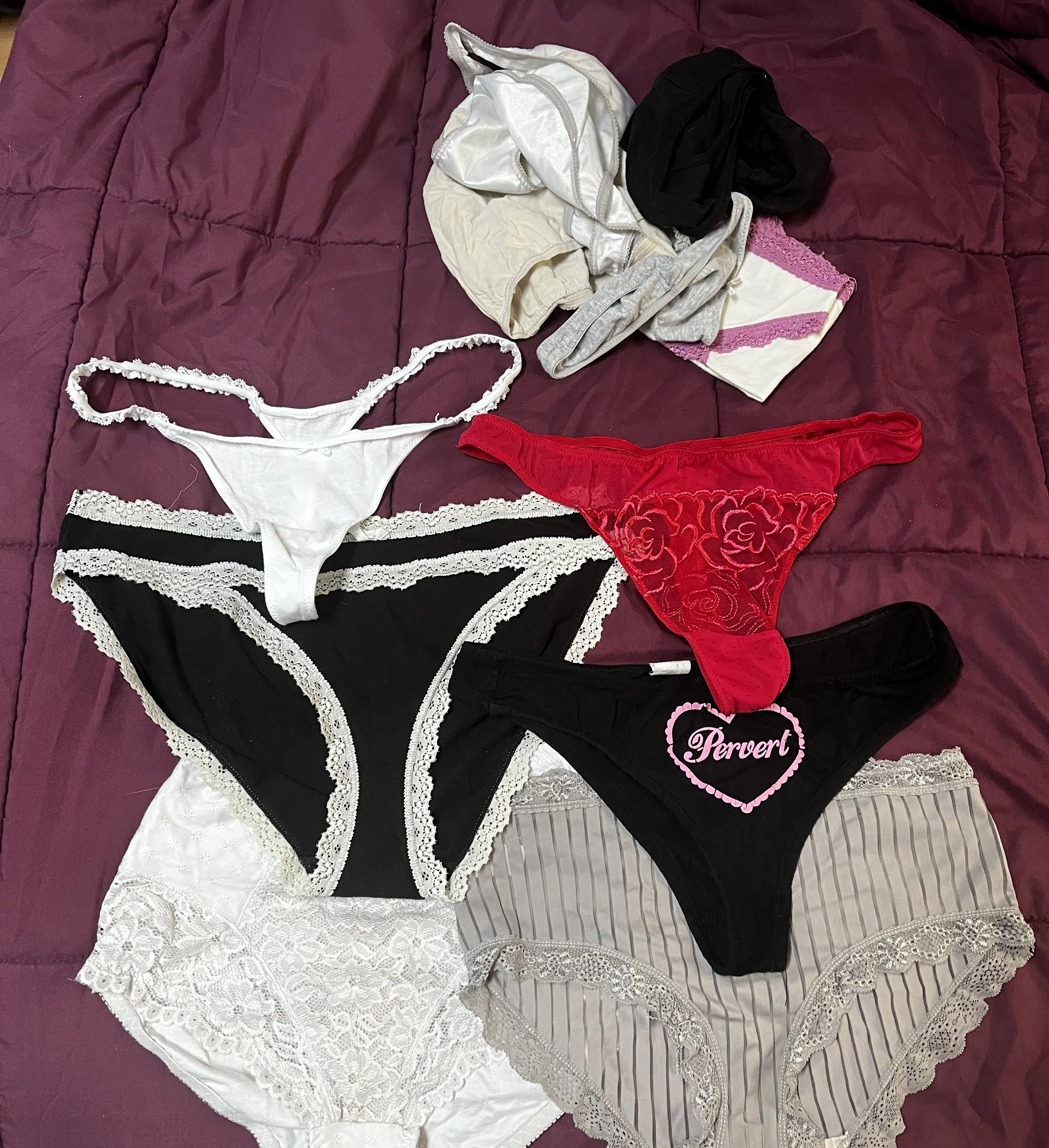 Photo de Dessous + chaussettes mystère